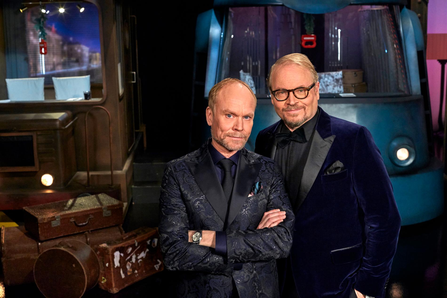 Kristian Luuk och Fredrik Lindström är programledare i "På spåret". Pressbild.