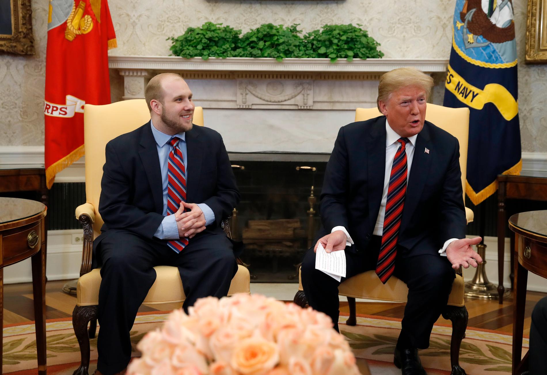 Donald Trump uttalade sig om Korea när han träffade missionären Josh Holt, till vänster, just frisläppt från häkte i Venezuela.