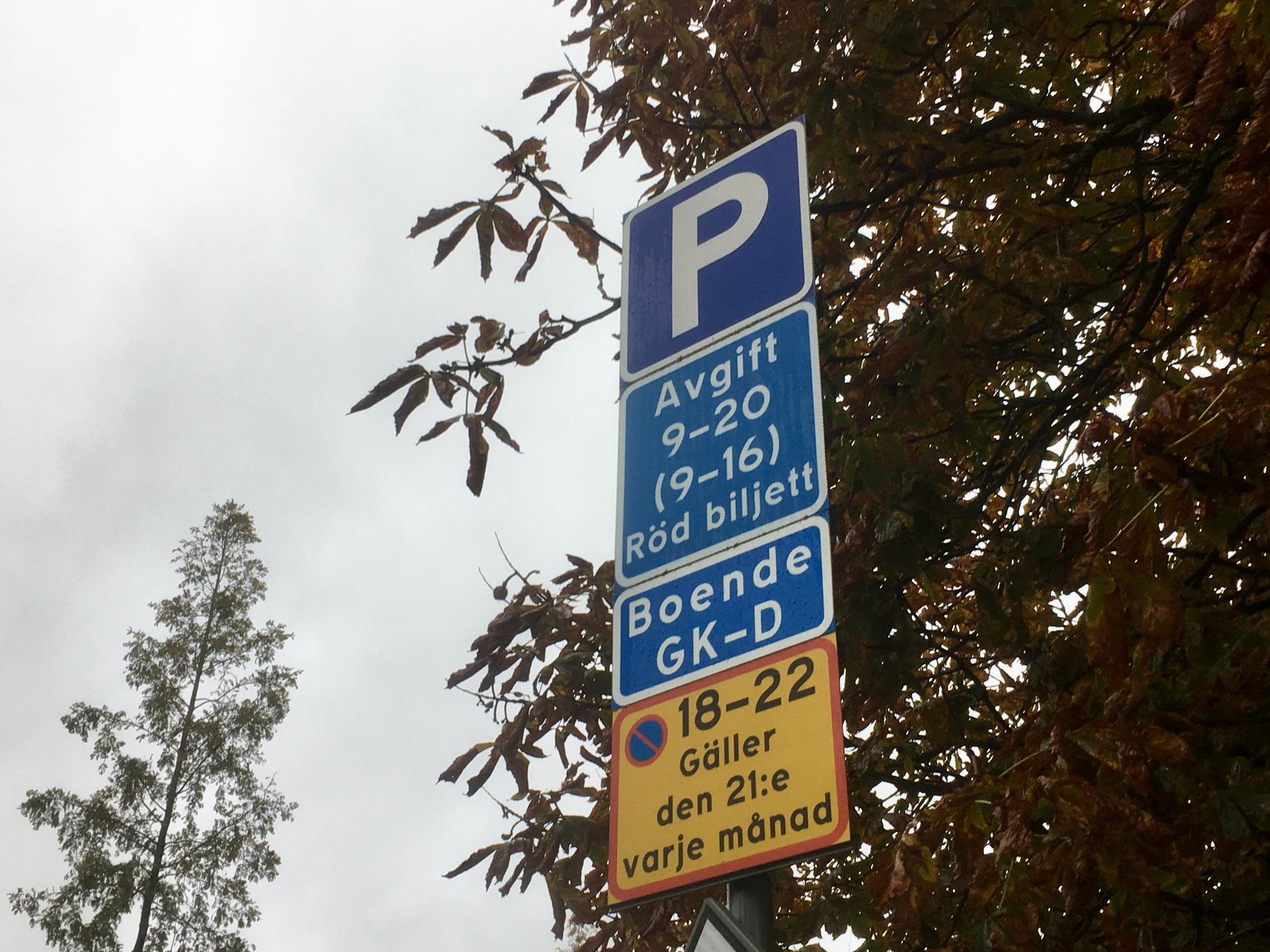 Boendeparkering erbjuds inte i nybyggda områden i Malmö. Skillnaden i parkeringskostnad blir mycket stor för boende som måste parkera på gatan.
