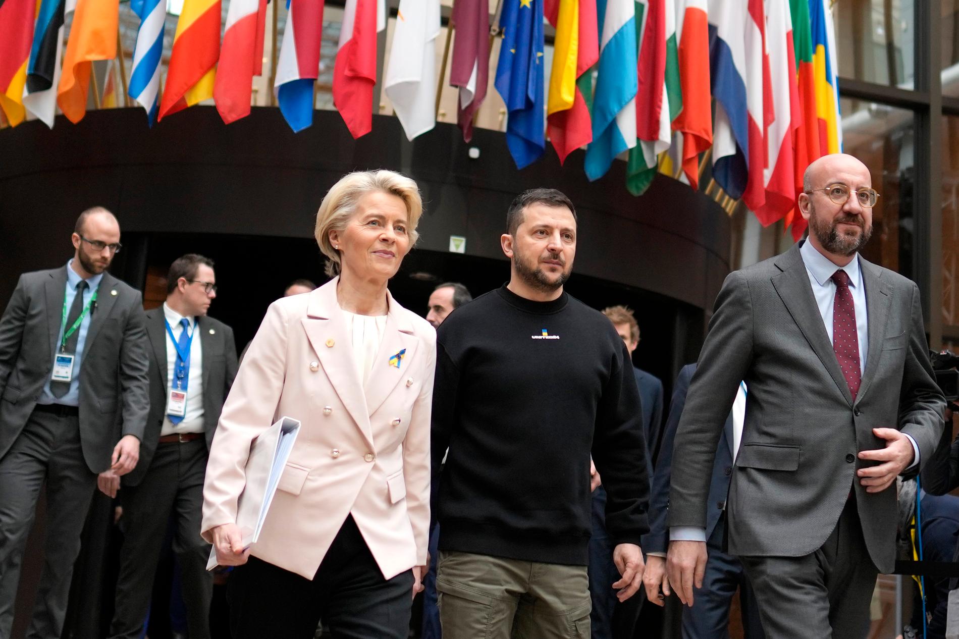 Ursula von der Leyen tillsammans med Volodymyr Zelenskyj på besök i Bryssel.