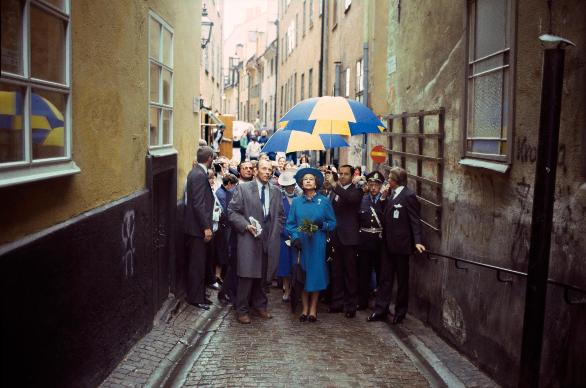 Rundtur i Gamla stan med det svenska kungaparet 1983. 