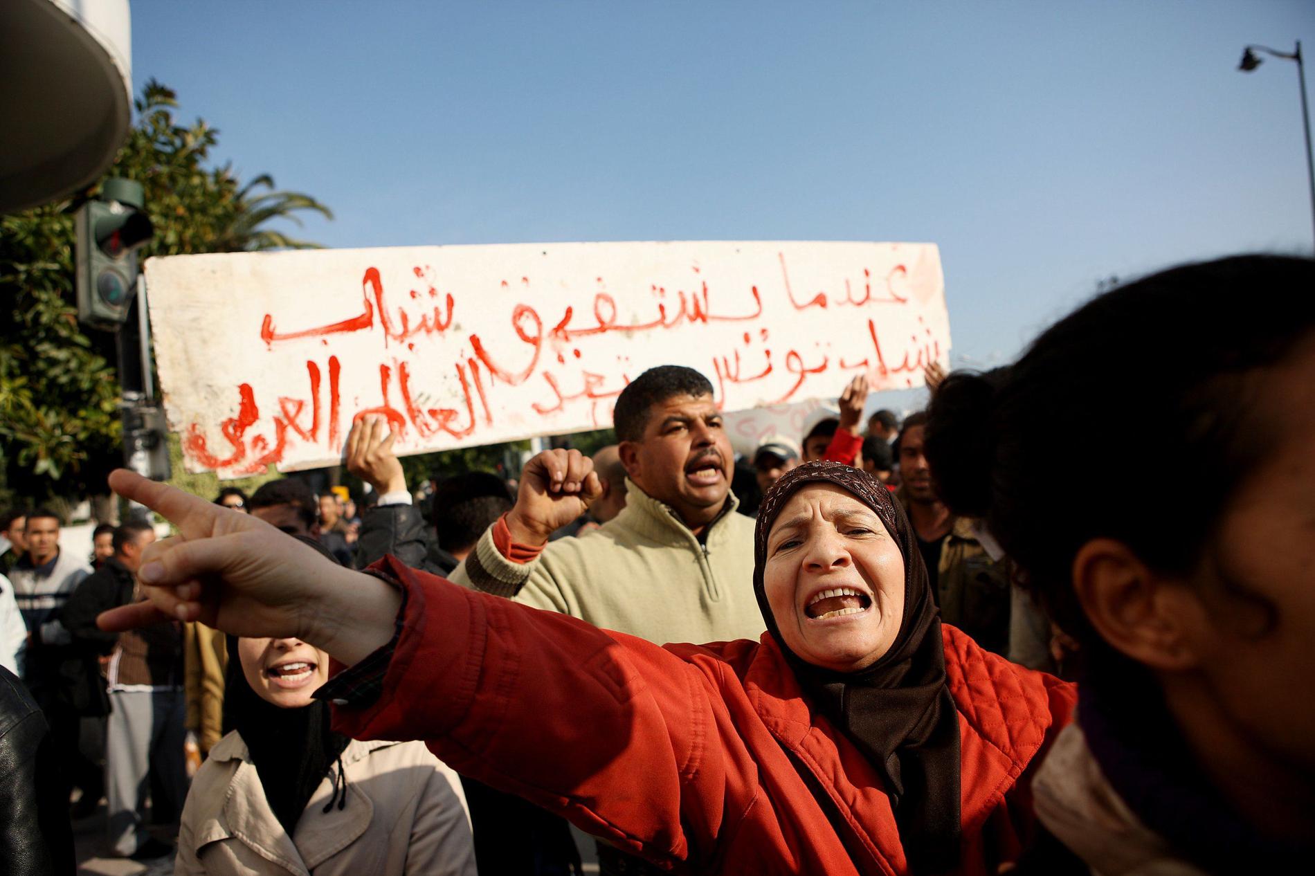 Jasminrevolutionen. Kvartetten prisas för sitt arbete efter Jasminrevolutionen, det folkliga upproret i Tunisien 2010–2011. Här protester i Tunis i januari 2011.