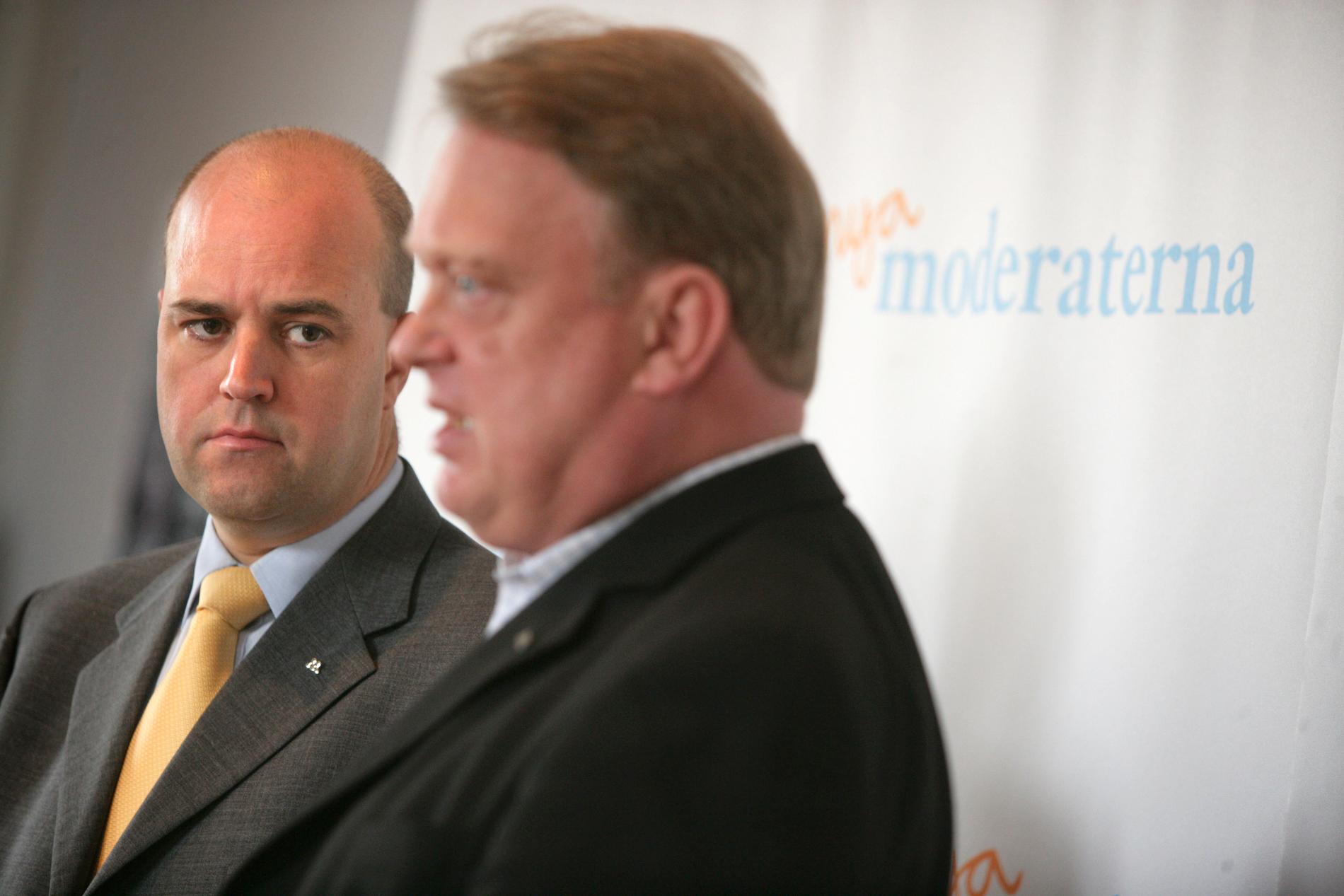 Fredrik Reinfeldt och Mikael Odenberg på en presskonferens 2006. 