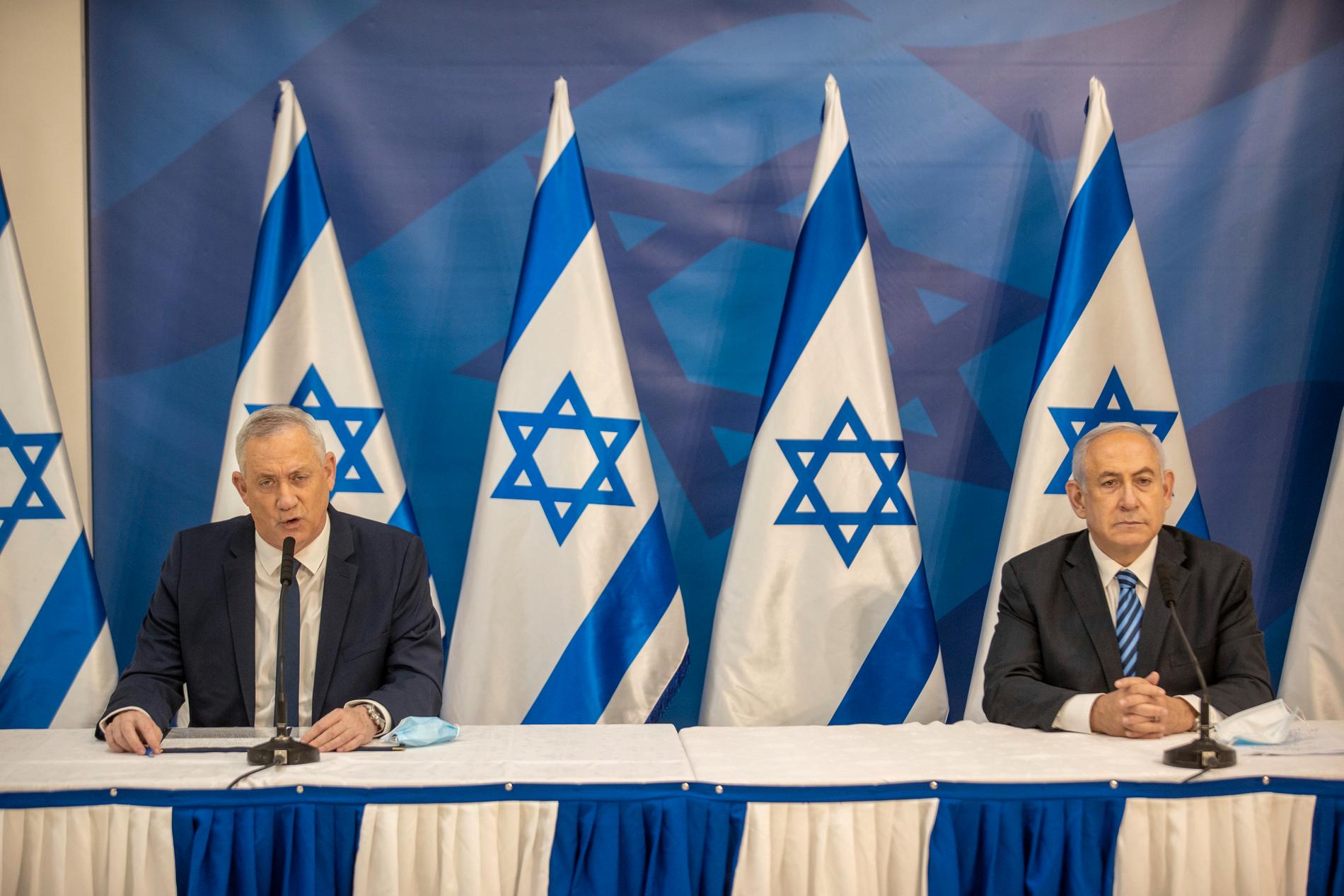Israels premiärminister Benjamin Netanyahu, till höger, och försvarsminister Benny Gantz under en presskonferens i Tel Aviv i juli.