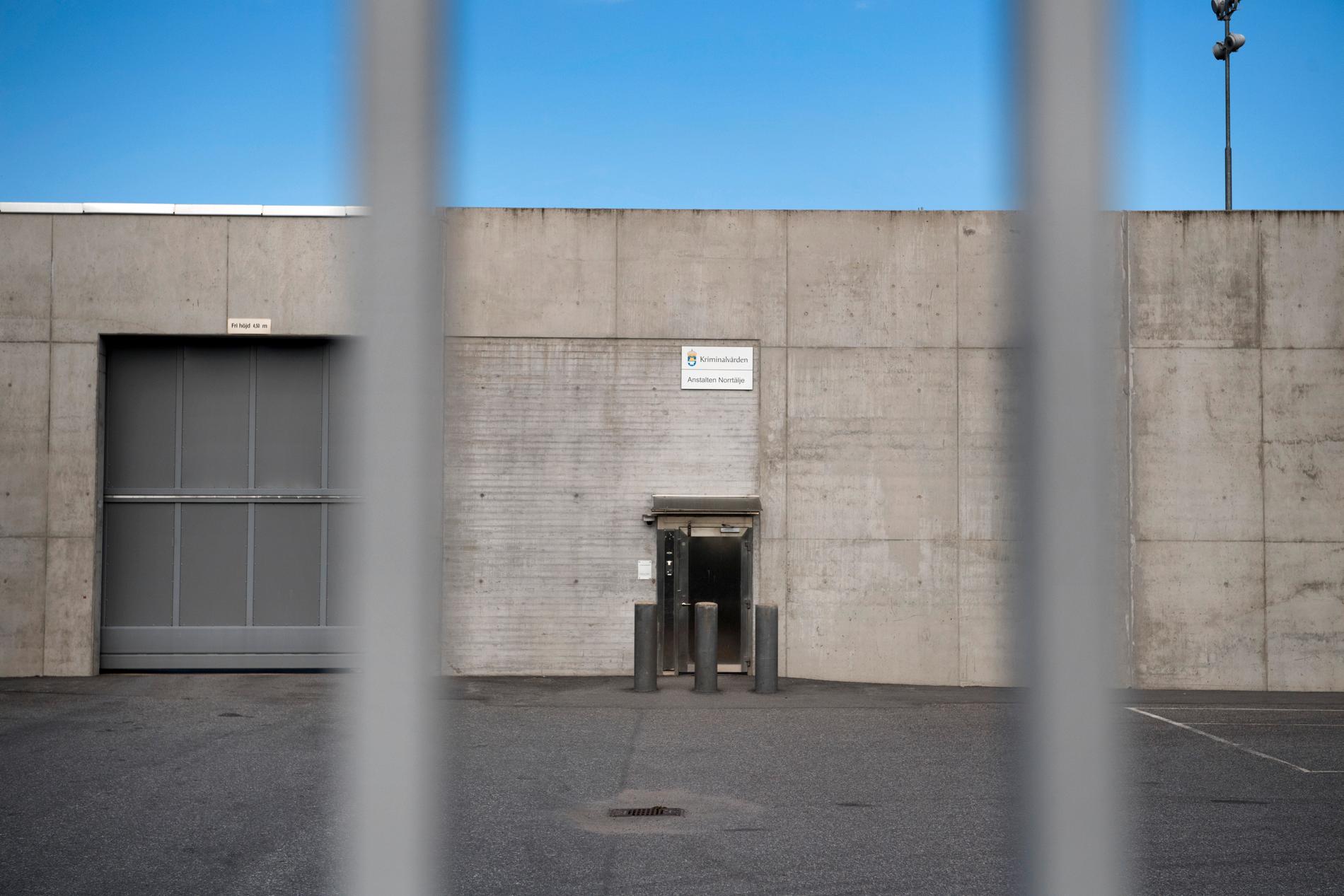 Flera fängelseanstalter, som den i Norrtälje, har fått det trångt med fler intagna. Arkivbild från 2016.