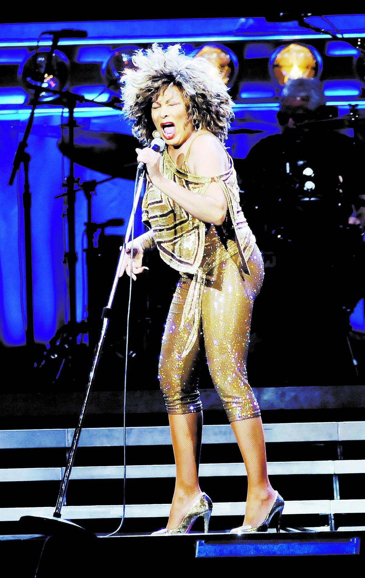 Tina Turner är i högform och visar att hon fortfarande gör skäl för att kallas ”Queen of rock’n’roll”. Det är samma glöd som på 80-talet när hon sjunger sina stora hitlåtar.