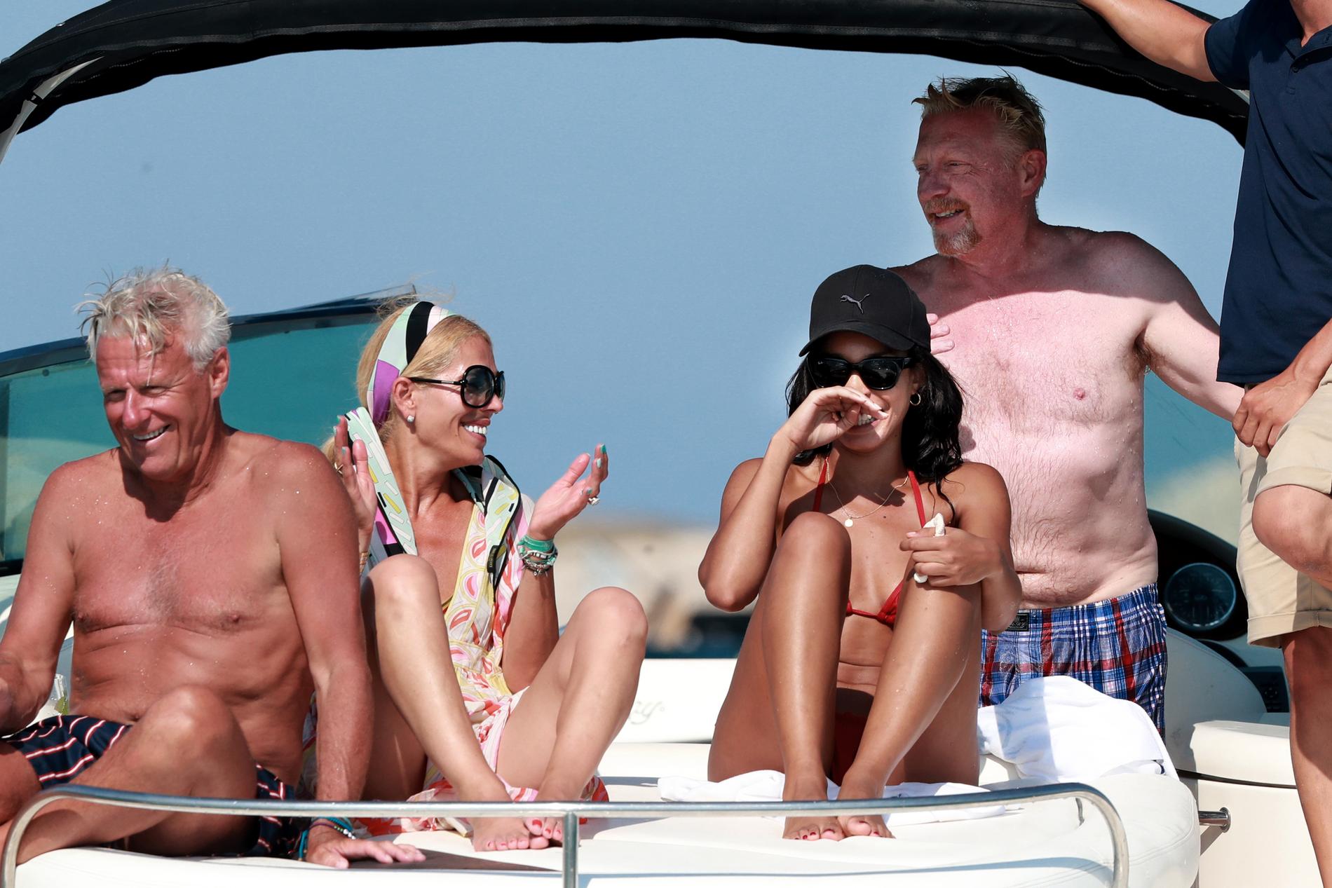 Tennislegendarerna Björn Borg och Boris Becker semestrade ihop på en lyxbåt utanför Ibiza i förra veckan. 