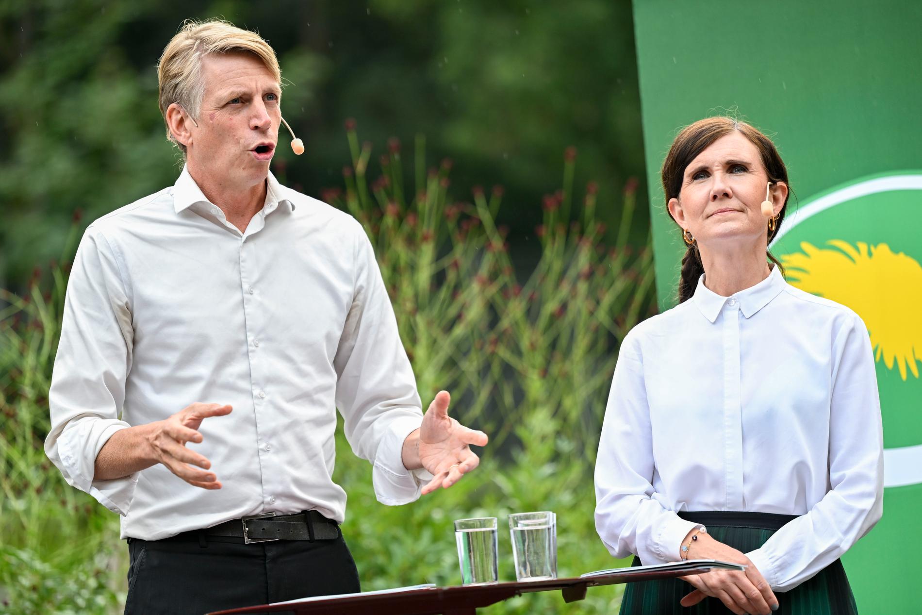 Miljöpartiets språkrör Märta Stenevi och Per Bolund sommartalade i Stockholm.