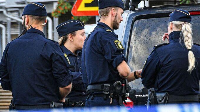 Polisen på plats vid brottsplatsen i Helsingborg.
