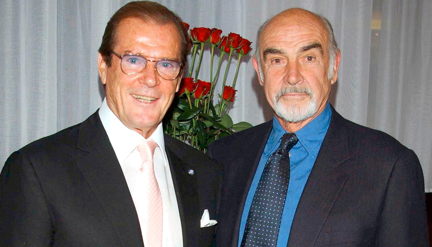 Roger Moore och Sean Connery, som spelat James Bond sju gånger var.