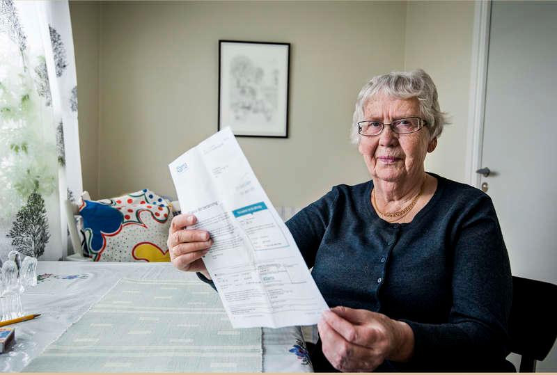 Britta Gustafsson, 83, fick hem en faktura för pizza, hamburgare, kyckling och läsk från Onlinepizza. Mat för över 500 kronor - som hon varken beställt eller sett röken av. Örebropolisen har fått in hundratals anmälningar om liknande bedrägerier och misstänker organiserad brottslighet.