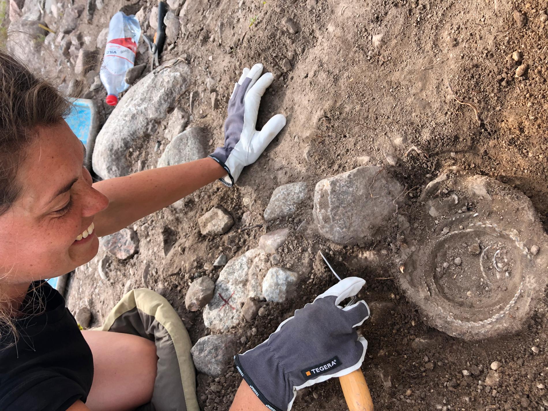 Arkeologerna grävde fram fynd som hittats med en metalldetektor 