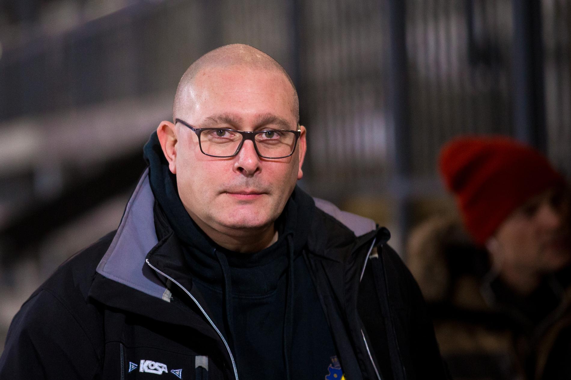 AIK:s sportchef Jonas Galotta riktade skrap kritik mot förbundet under måndagen. 