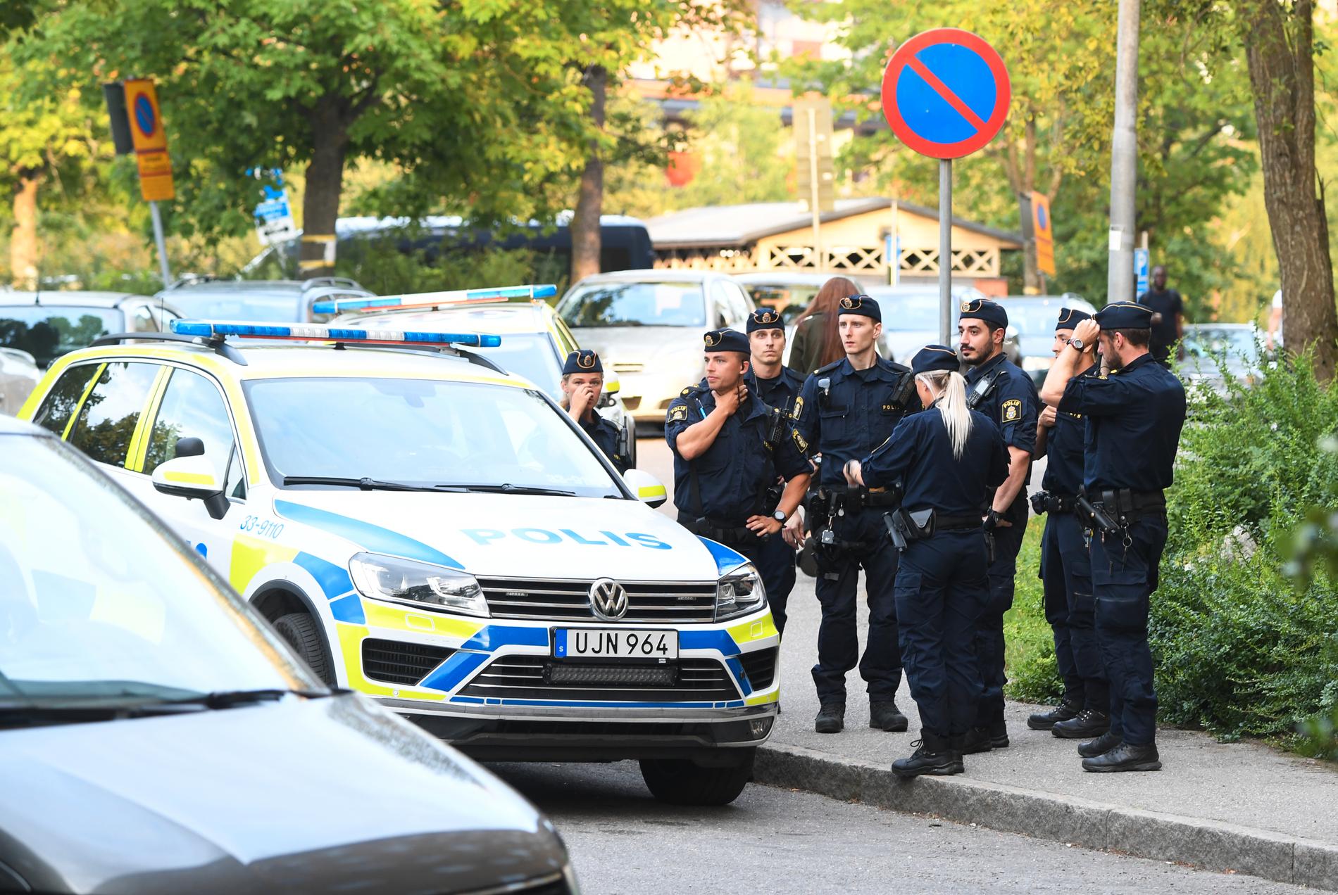 Den 22-åriga mannen som sköts ihjäl i Rinkeby uppges vara en gängledare.