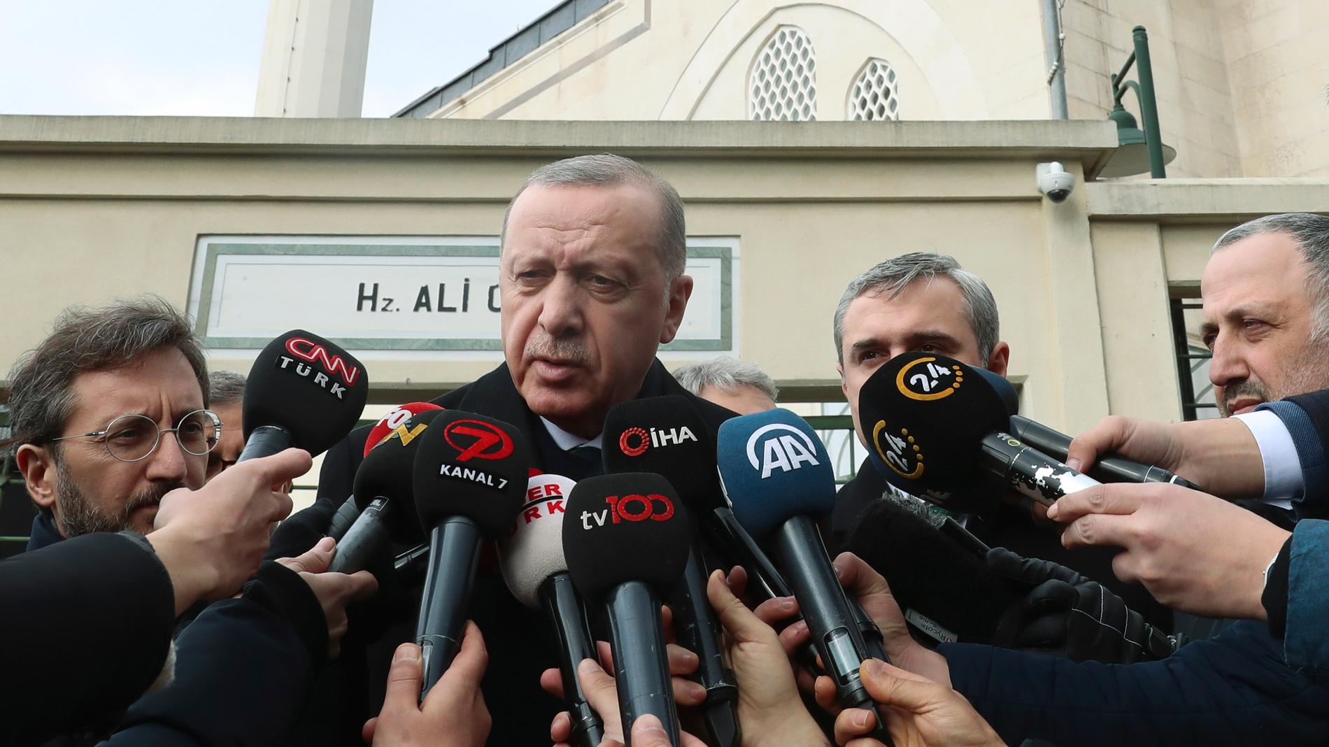 Turkiets president Recep Tayyip Erdogan bekräftar att det finns Turkietallierade Syrienrebeller i Libyen.