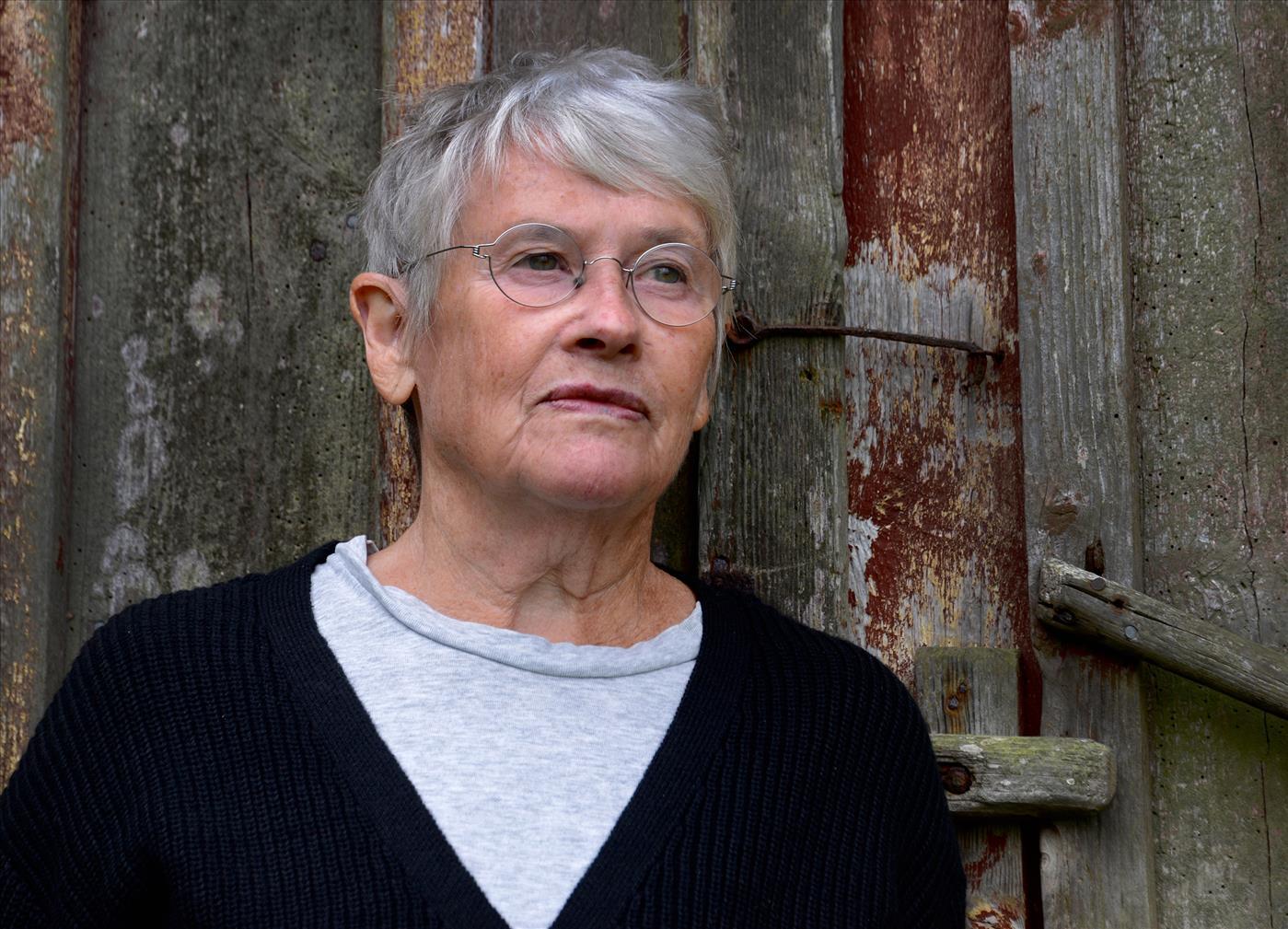 Ingela Strandberg (f 1944) är aktuell med diktsamlingen ”När jag var snö”.  Nyligen tilldelades hon Svenska Akademiens nordiska pris.