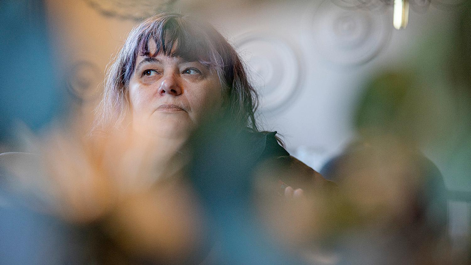 Psykologen Marta Chumalo tar emot 2023 års Olof Palme-pris för sitt arbete kring kvinnors rättigheter i Ukraina. 