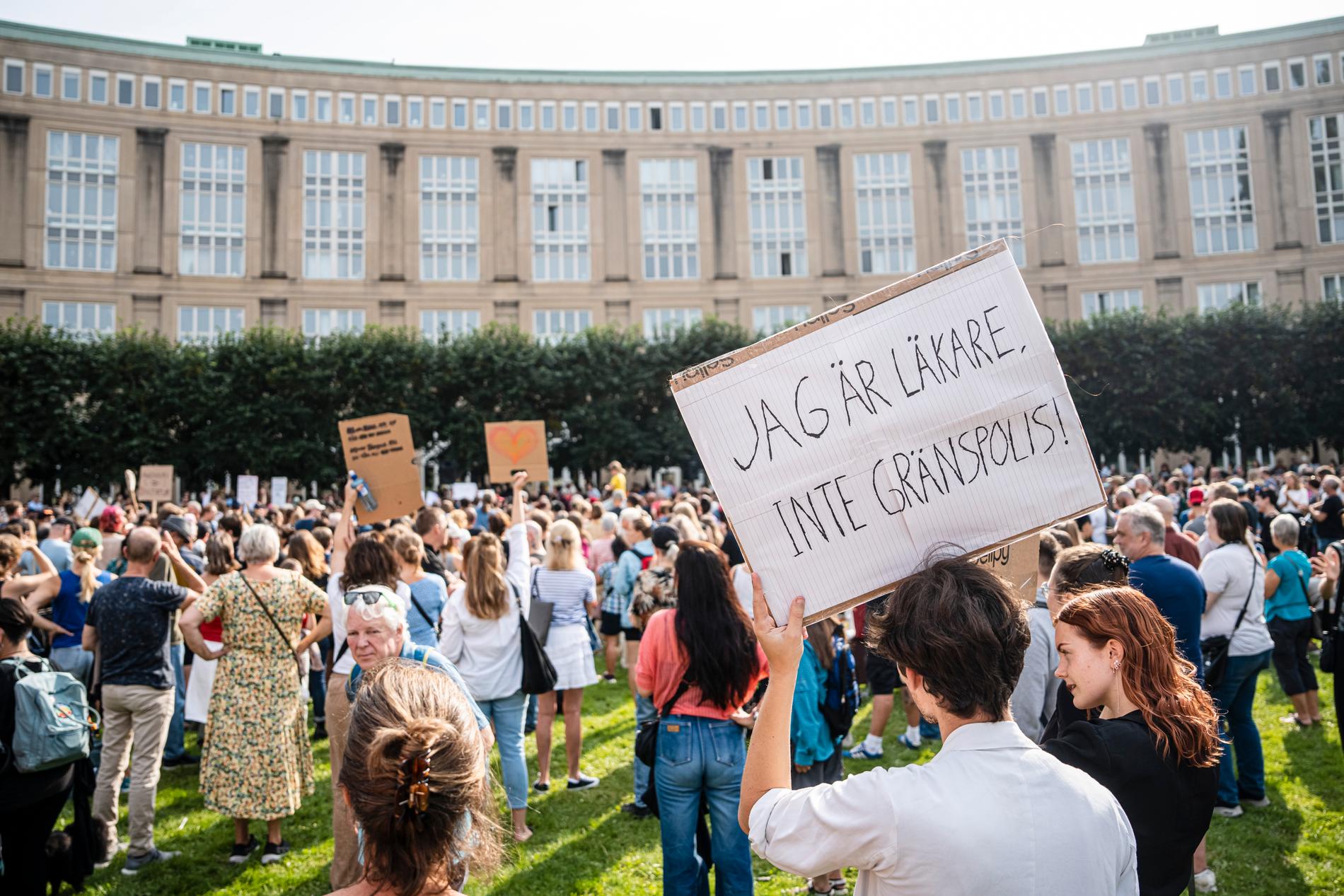 Från demonstration mot angiverilagen, Stockholm 10 september.