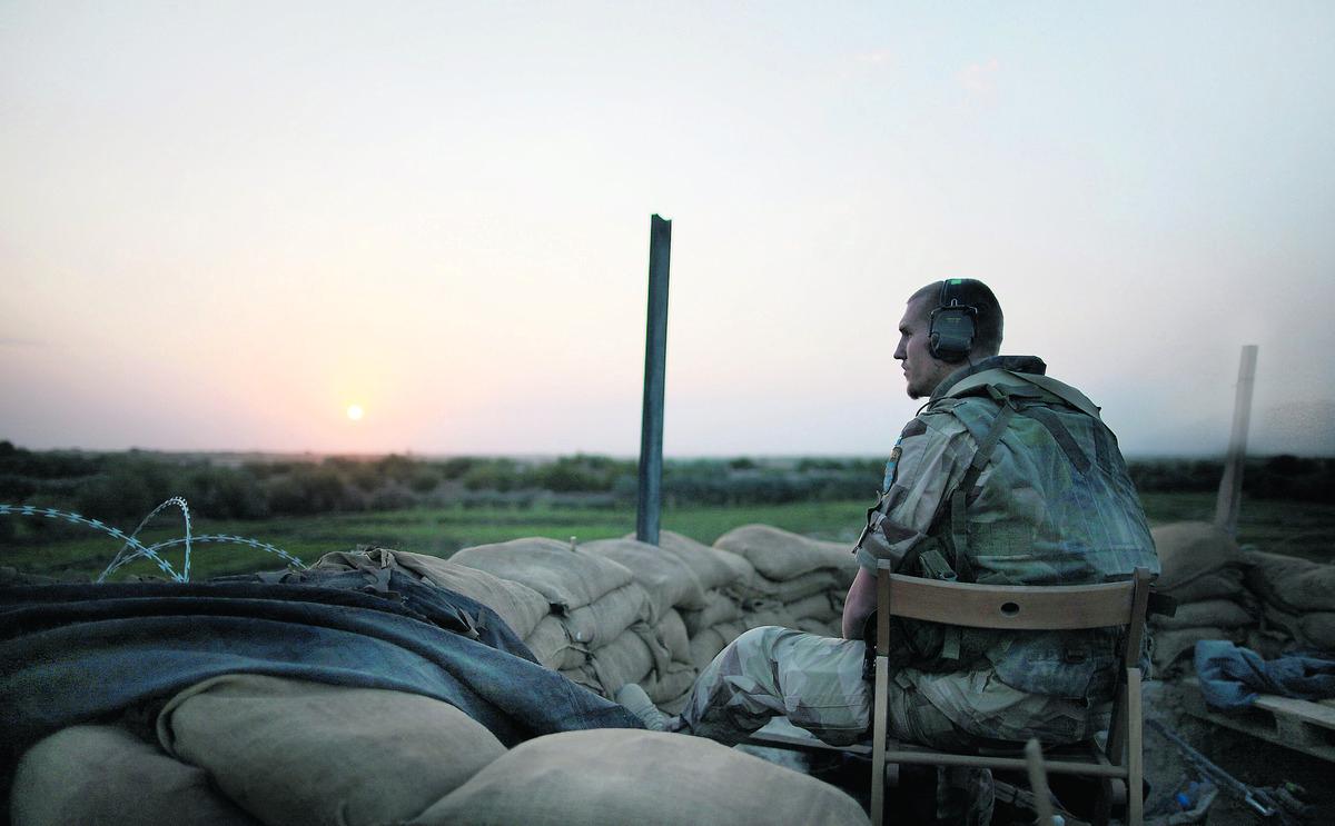 Utpost En svensk soldat på post under den internationella insatsen i Afghanistan.