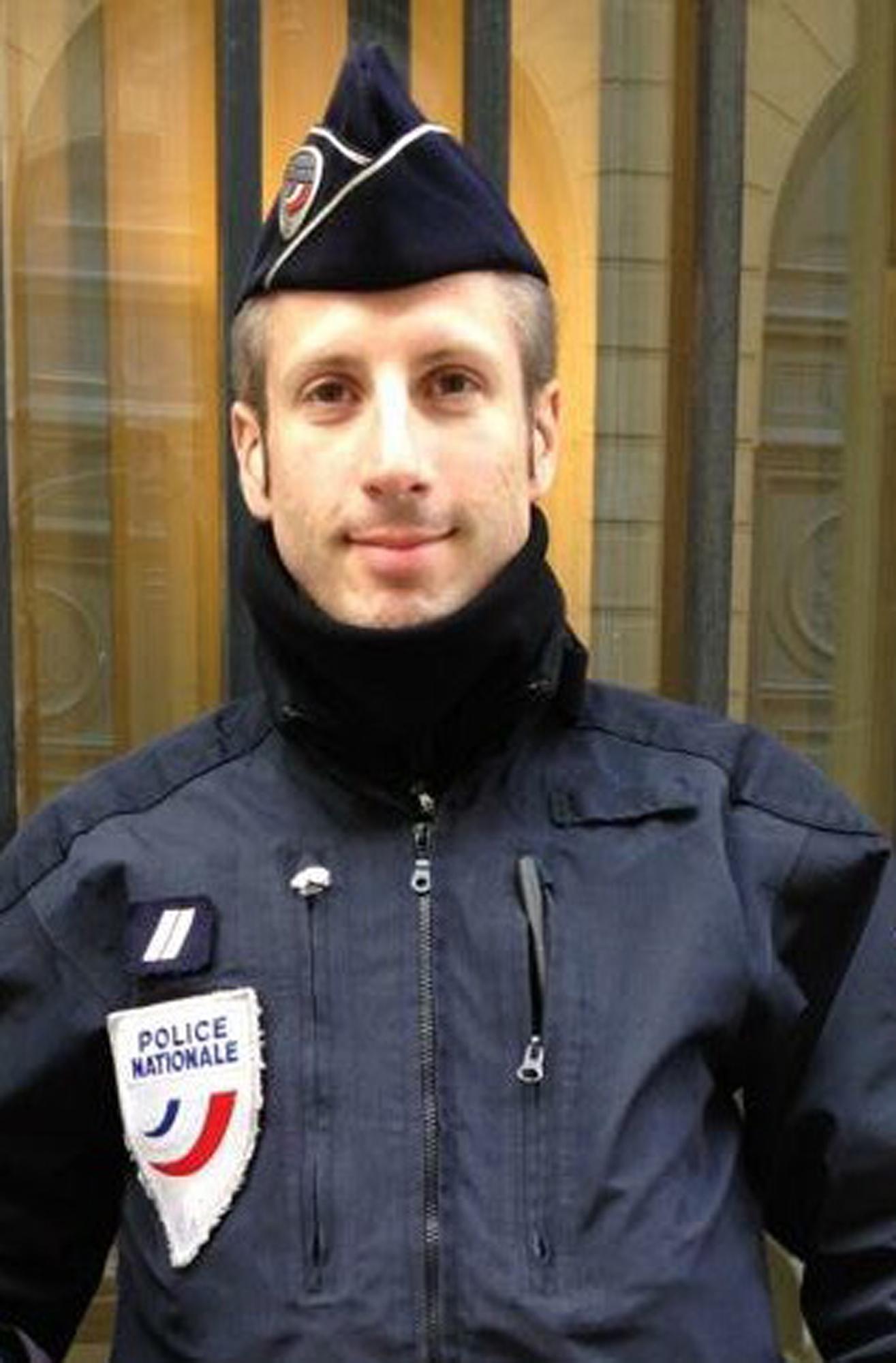 Polisen Xavier Jugelé sköts till döds i Paris. 