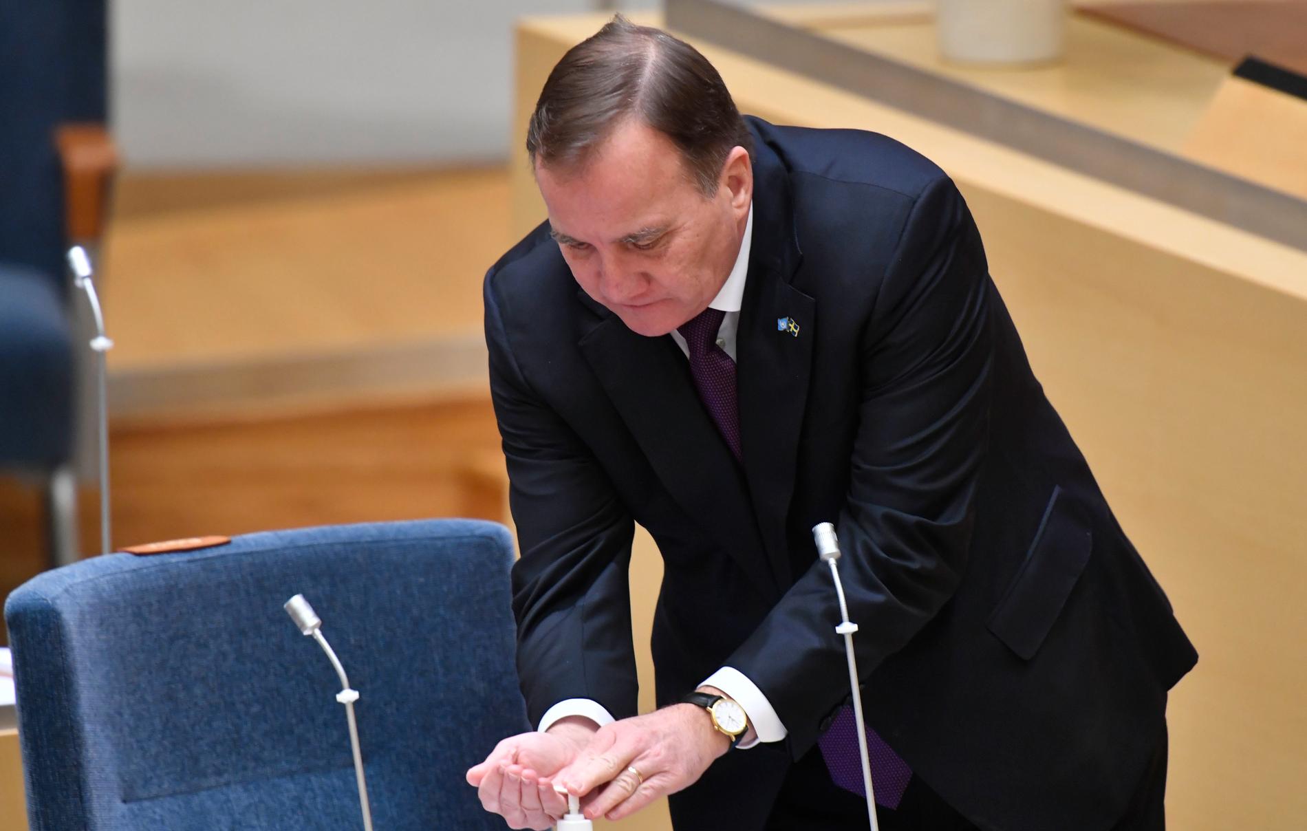 I stället för fler nedstängningar borde statsminister Stefan Löfven påminna om att sprita och tvätta händerna i ett tal till nationen. 