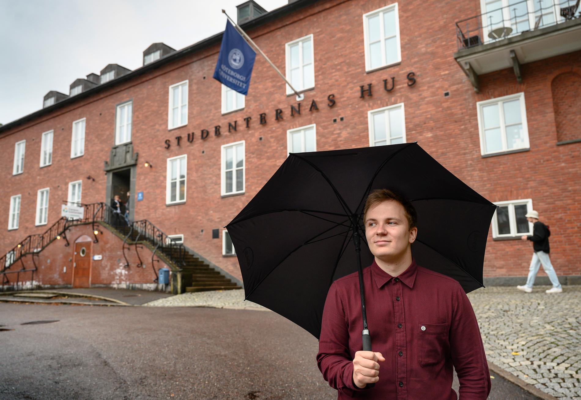 Bostadsbristen är fortsatt ett stort problem för studenter. "Det är svårt, det är många som har problem", säger Axel Andersson, ordförande i Göta studentkår i Göteborg.