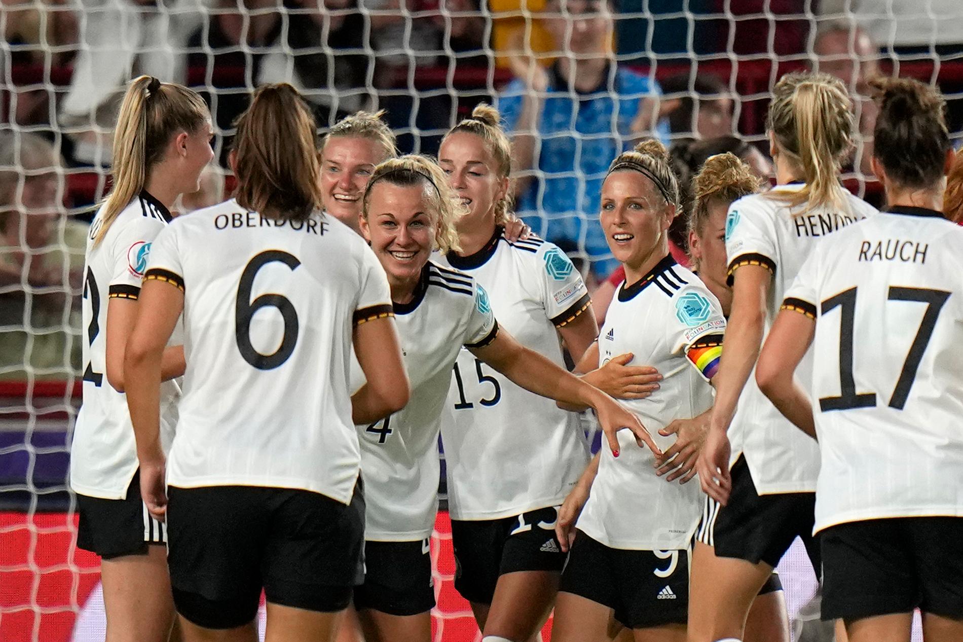 Tyskland krossade Danmark i premiärmatchen