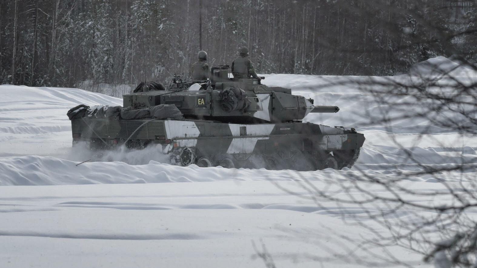 Stridsvagn Leopard 2 syns vid pansarbataljonen i Boden.