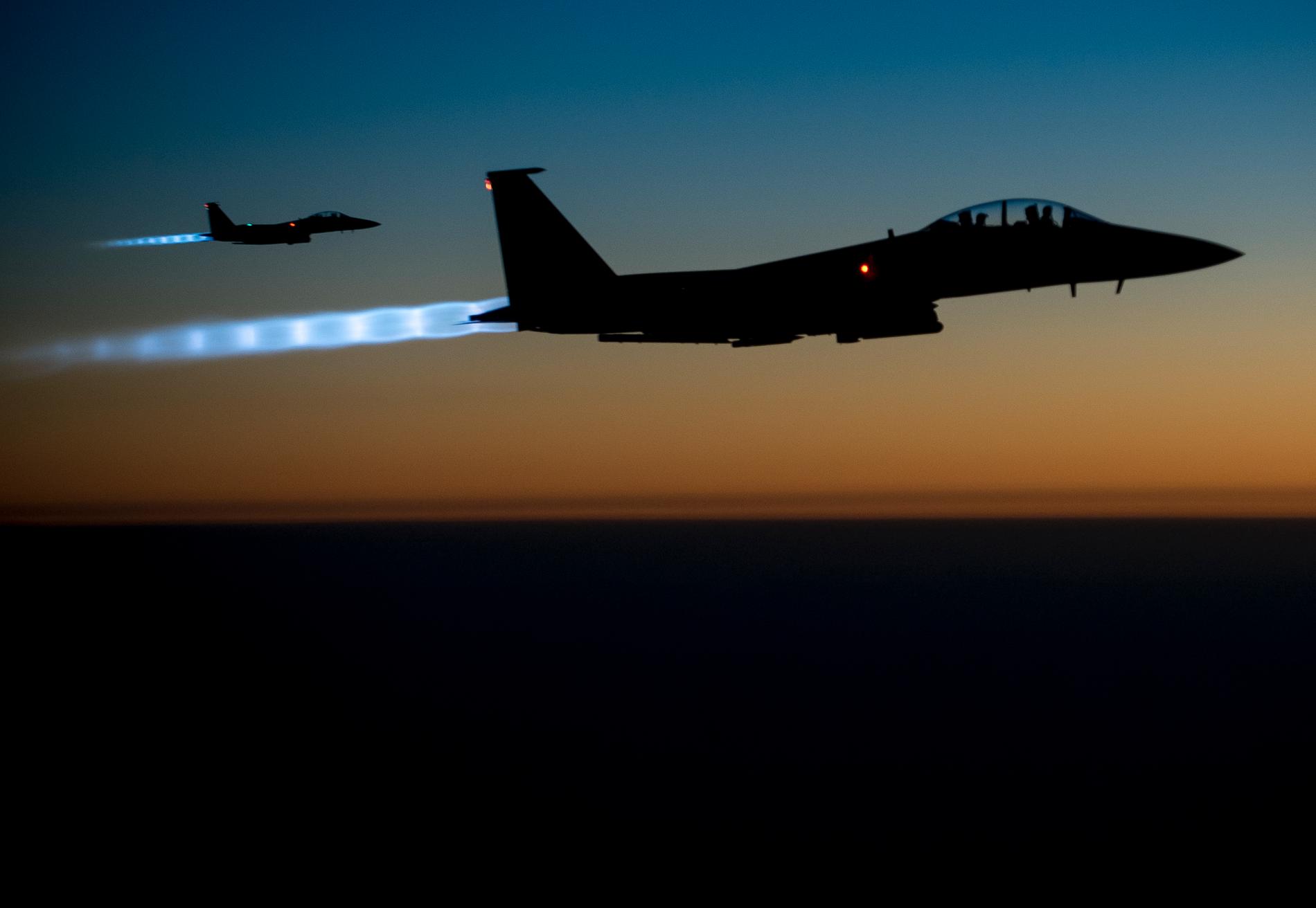 Amerikanskt stridsflyg flyger över norra Irak efter en lufträd.