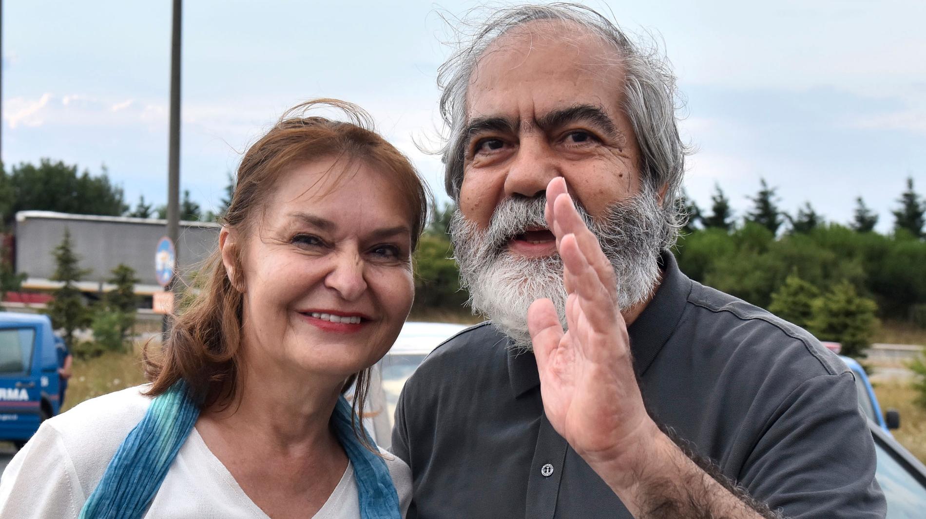 Mehmet Altan och hans fru Umit Altan sedan journalisten släppts ur fängelset i slutet av juni. Arkivbild.