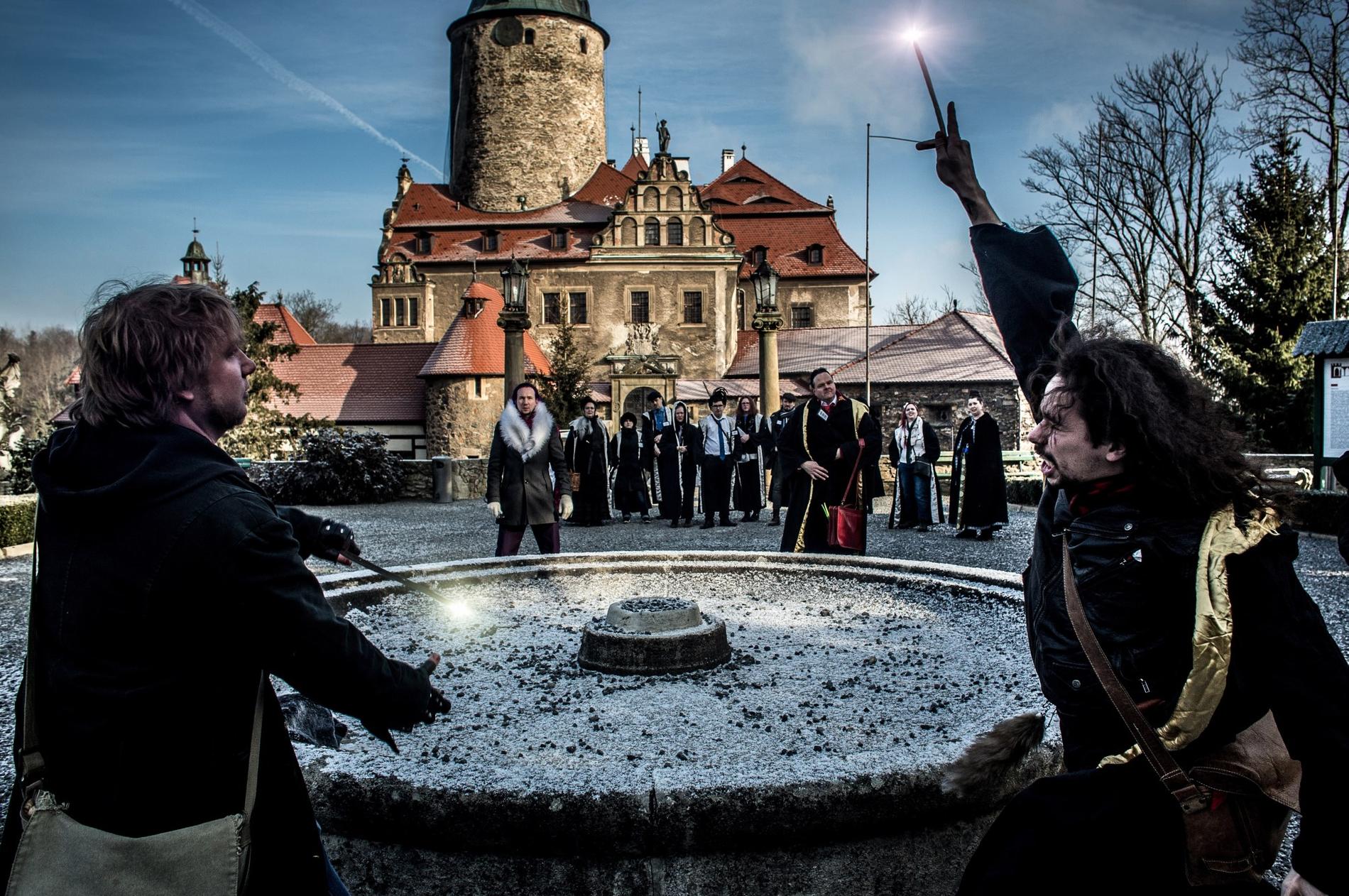 College of Wizardry utspelar sig på 1400-talsslottet Czhozhas i sydvästra Polen.