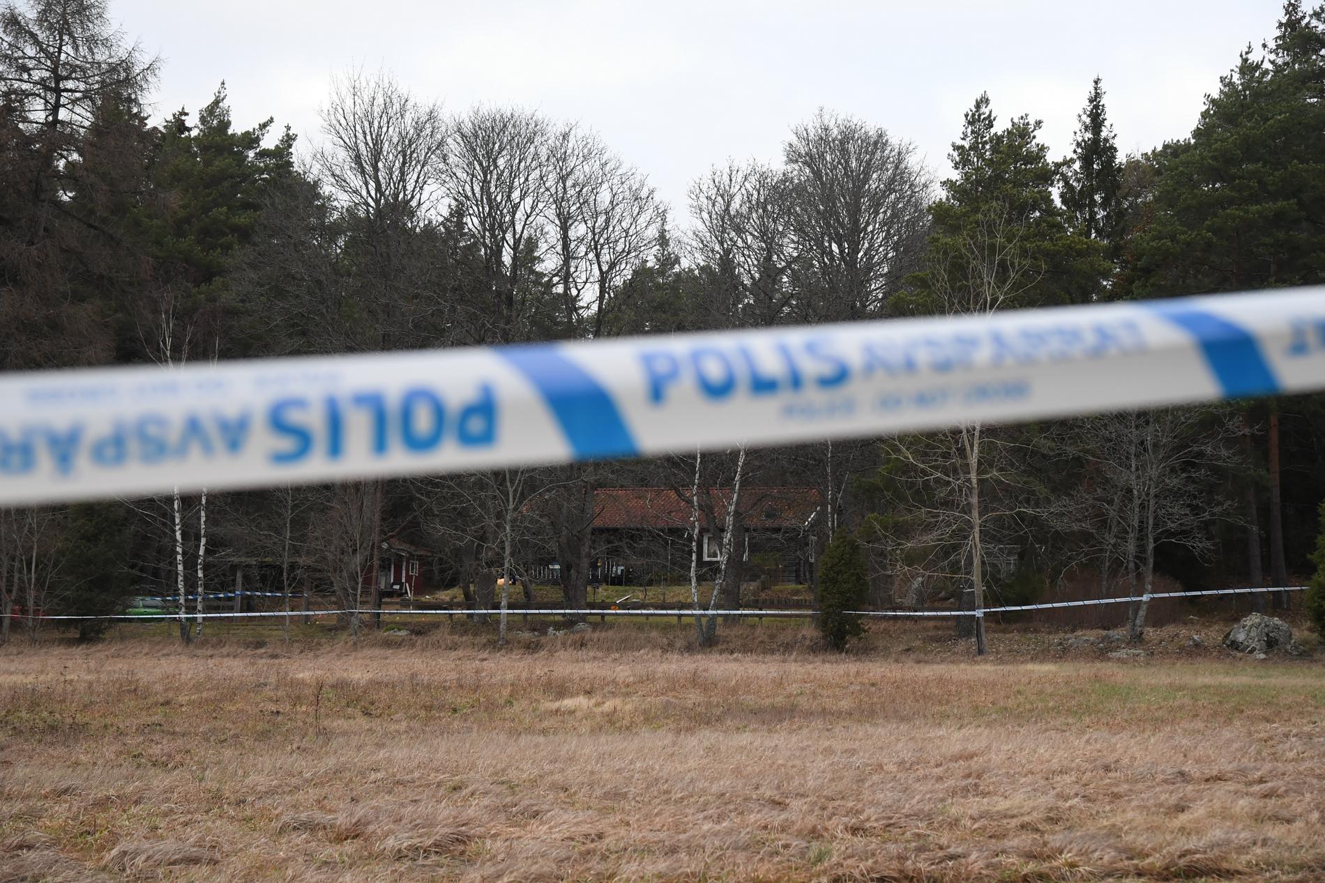 Enligt uppgifter till Aftonbladet var det stökigt i huset när polisen kom till parets hem.