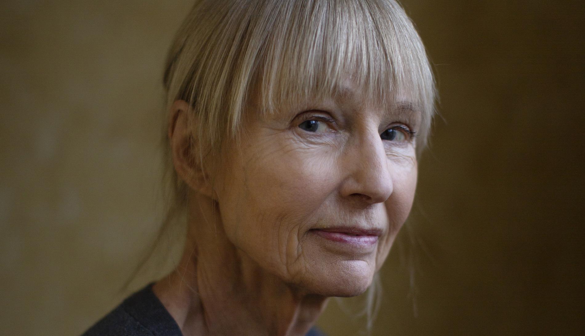 Carola Hanssons senaste roman heter ”Minnestrådar”.