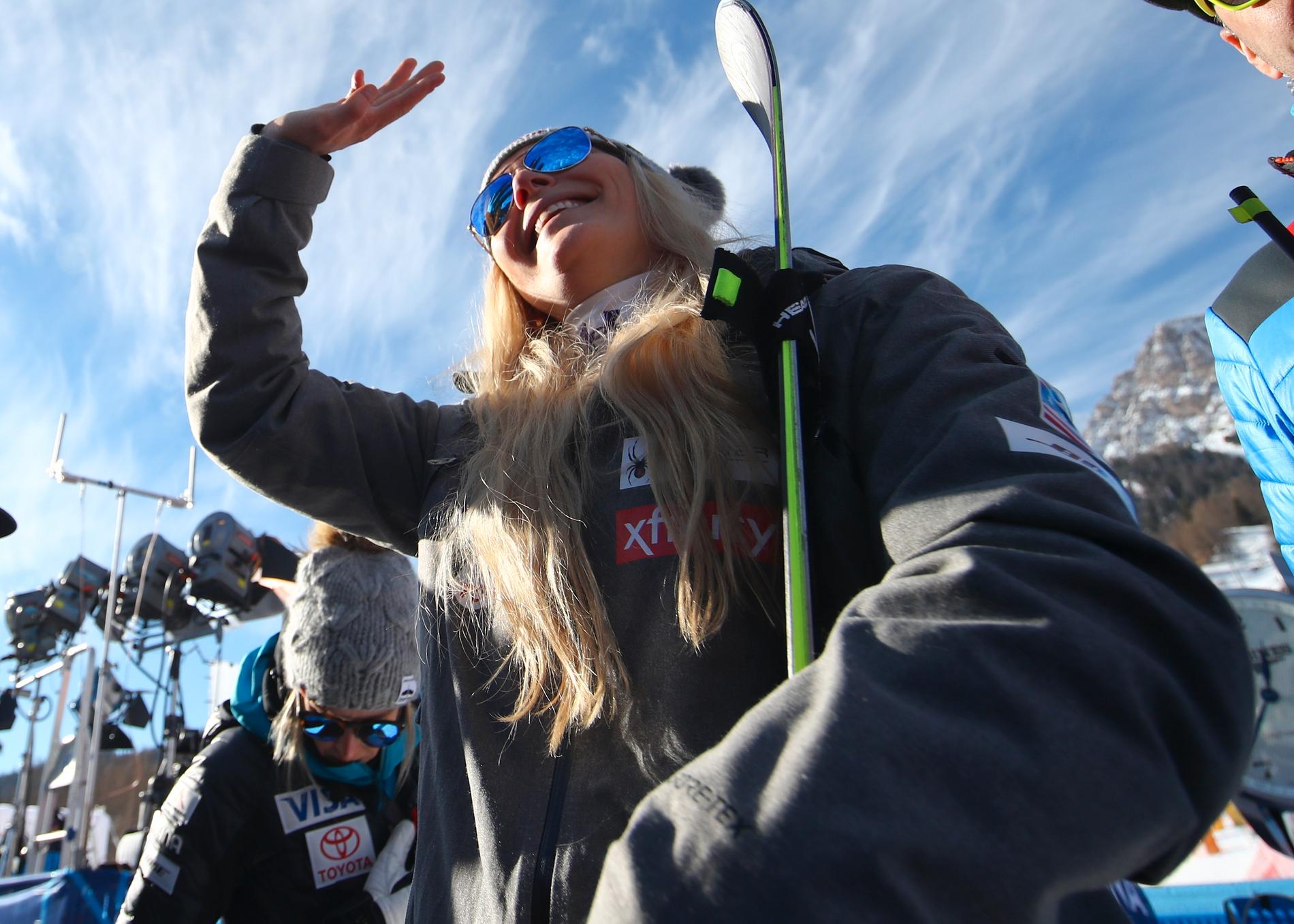 Lindsey Vonn efter super-G-tävlingen i Cortina.