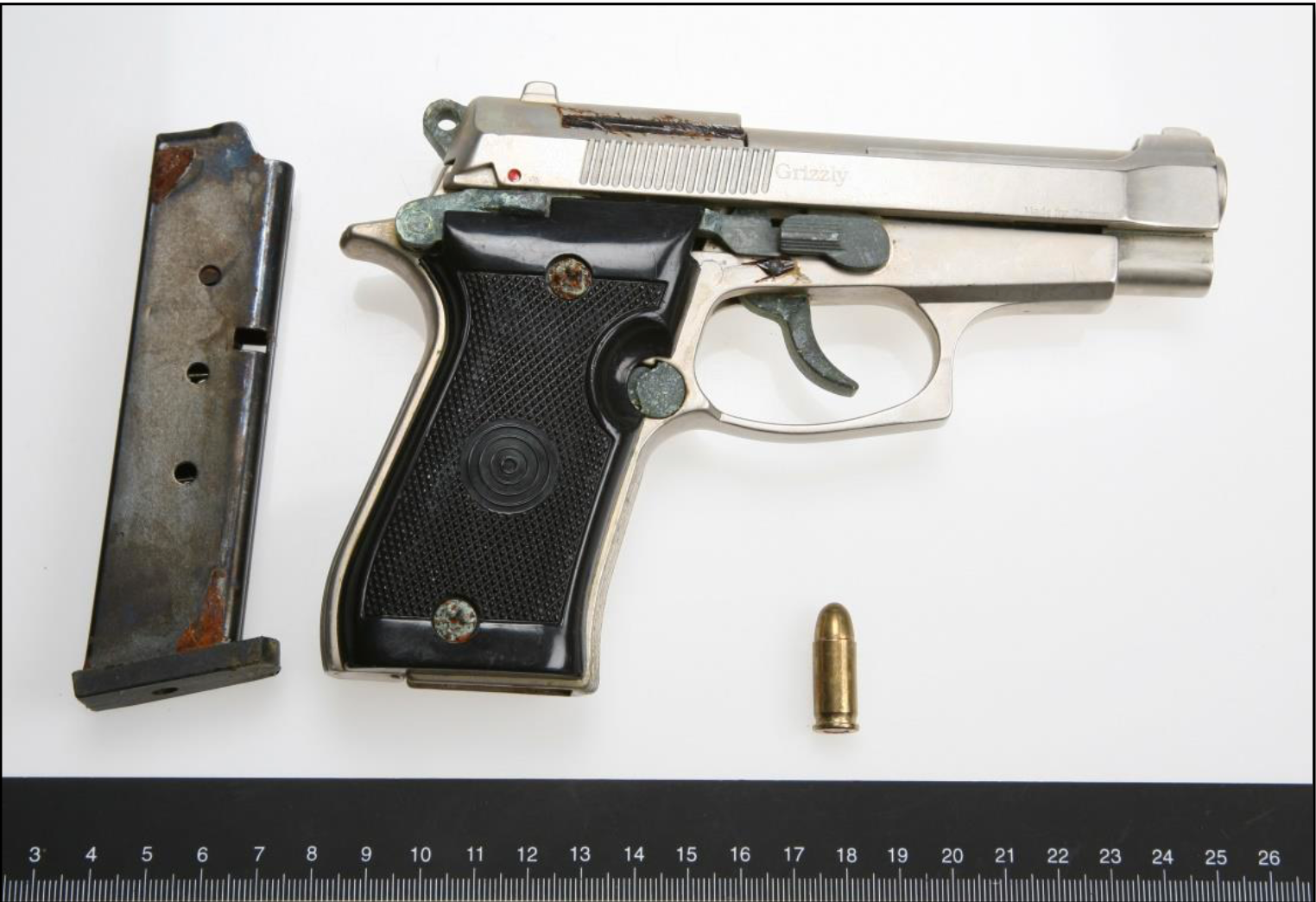 Den pistol som påträffades i väskan har kunnat kopplas till 31-åringen, via en skjutning på Persborg 2016.