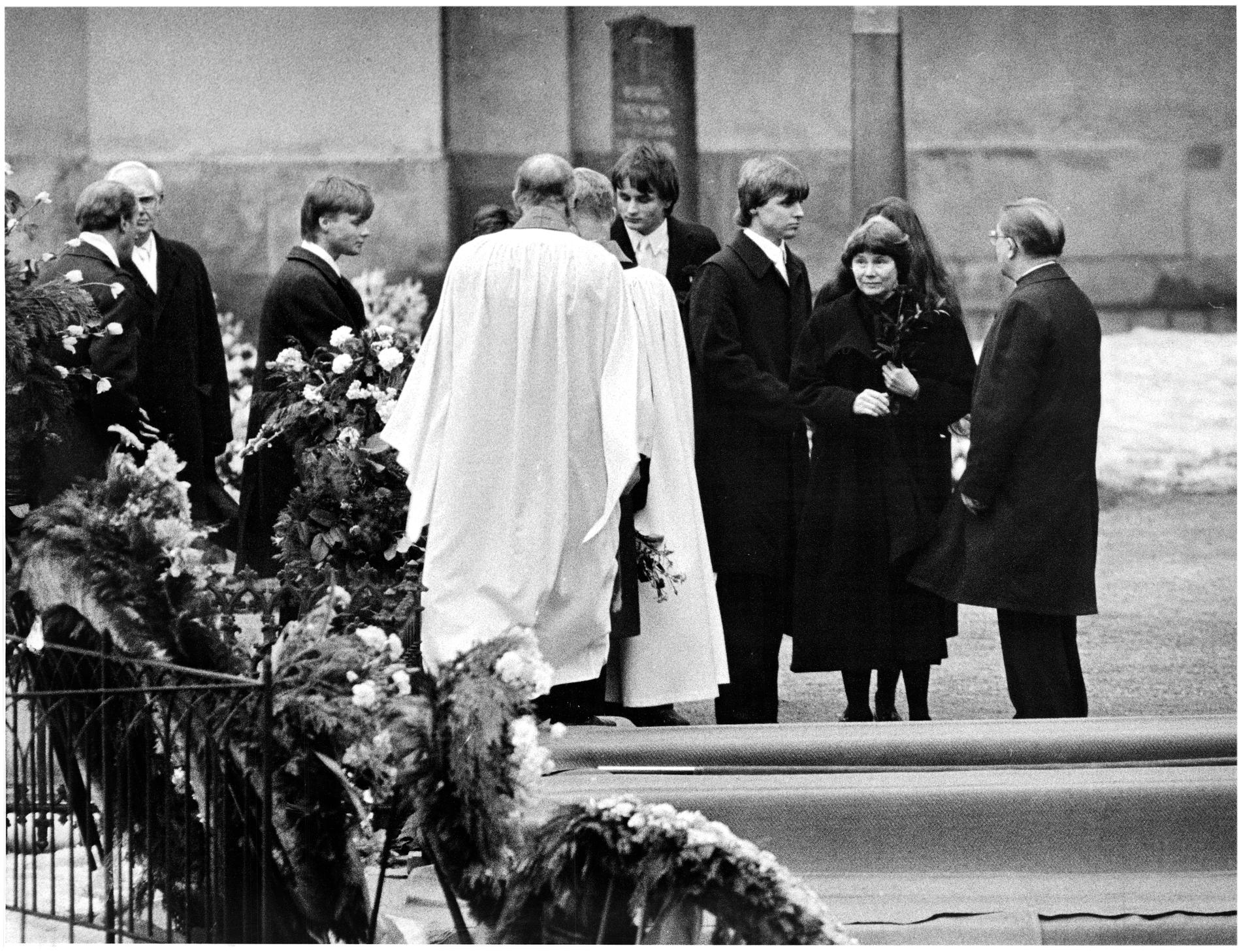 Lisbeth på Olof Palmes begravning på Adolf Fredriks kyrkogård. 15 mars 1986