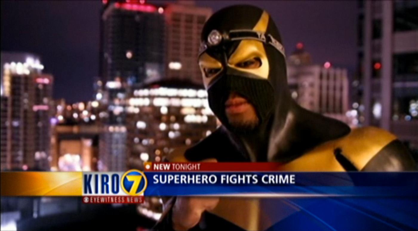 Superhjälten Phoenix Jones vakar över staden Lynnwood utanför Seattle. I helgen fick han stryk när han ingrep vid ett bråk.