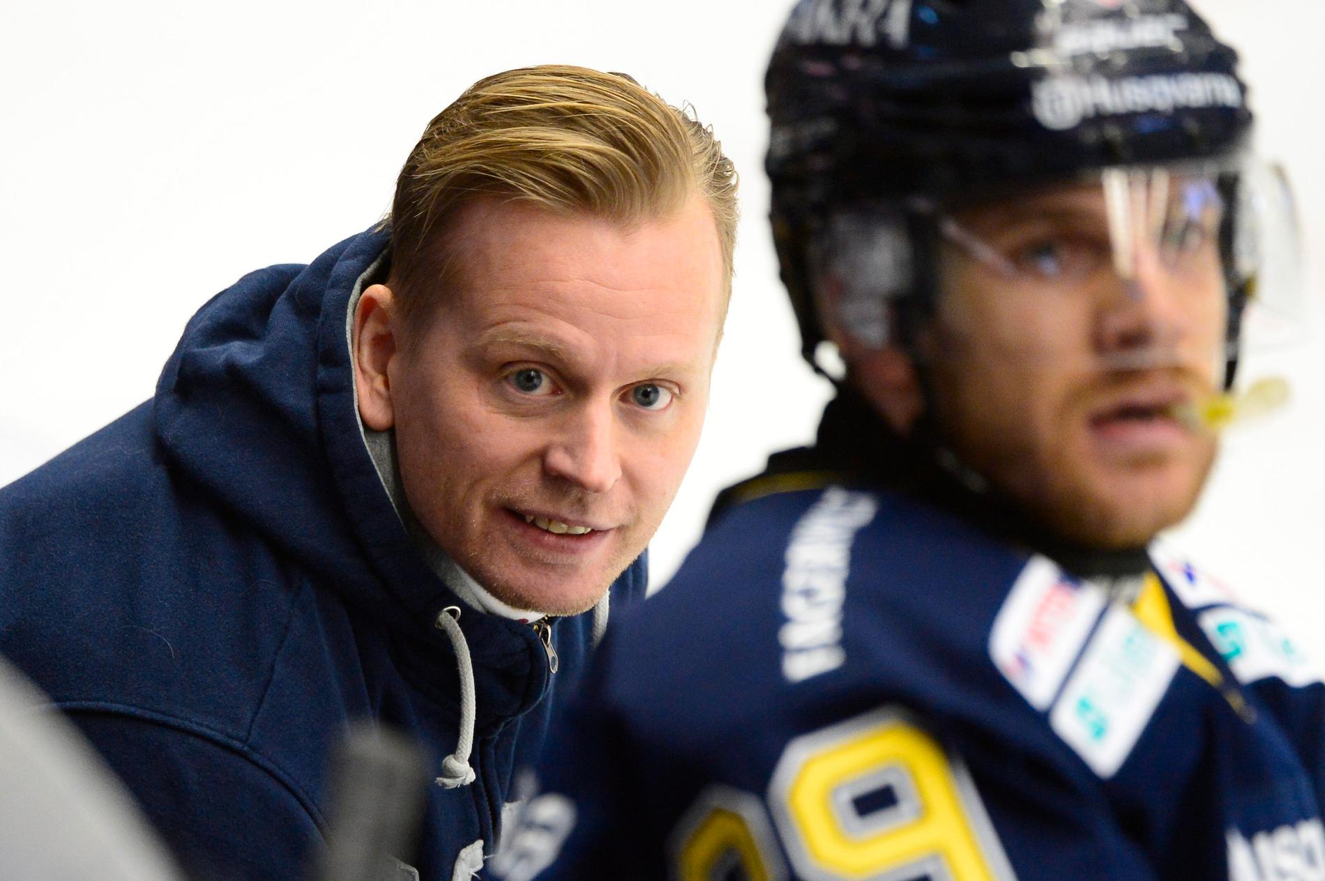 Johan Davidsson fortsätter som assisterande sportchef i HV71 fram till 2020. Arkivbild.