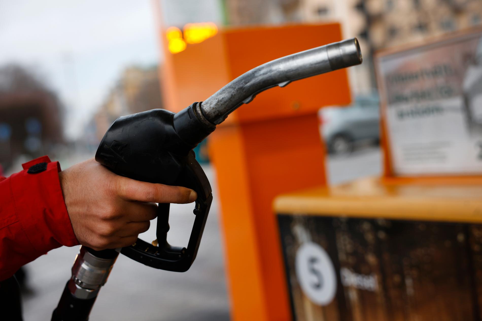 Dieselpriset lyfte kraftigt vid årsskiftet till följd av ökad reduktionsplikt, med krav på att en högre andel dyrare biodrivmedel blandas in. Sedan dess har ledande bensinkedjor fortsatt höja priserna till nya rekordnivåer. Arkivbild.