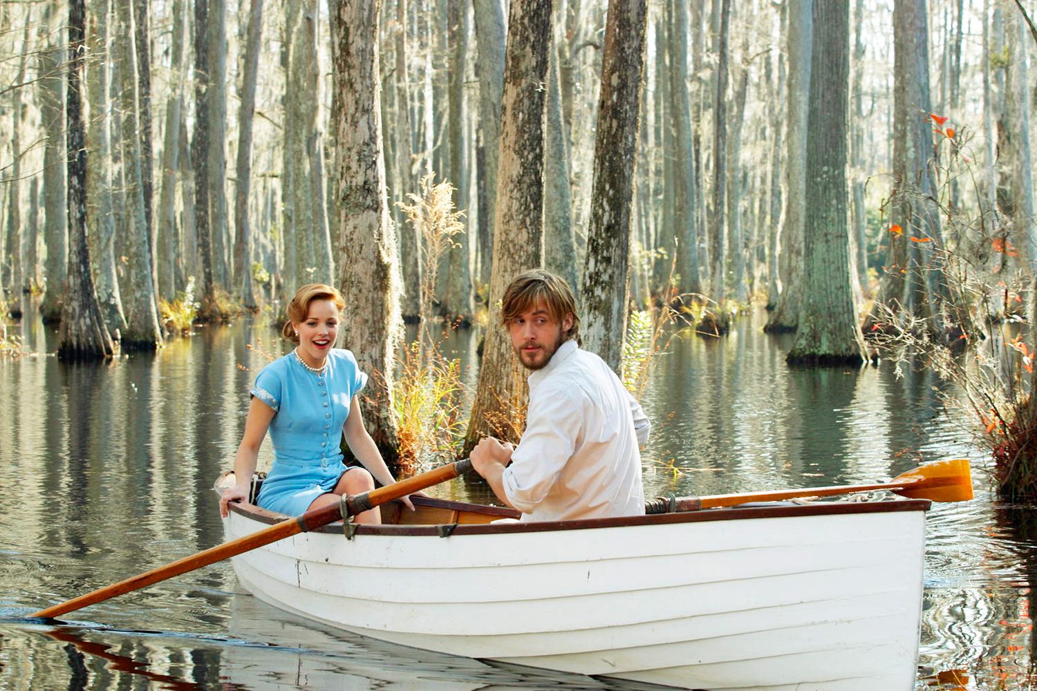 Ryan Gosling gjorde rollen som den yngre versionen av James Garner i kultrullen Notebook. Här med Rachel McAdams.
