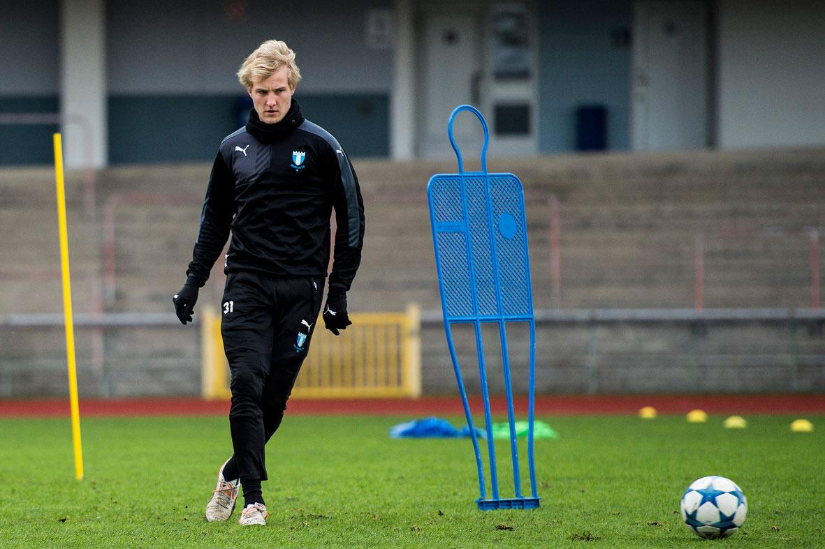 ETT OMÖJLIGT UPPDRAG?  19-årige Franz Brorsson kan bli den som ska ta hand om Zlatan Ibrahimovic i Malmös CL-match mot PSG i kväll.
