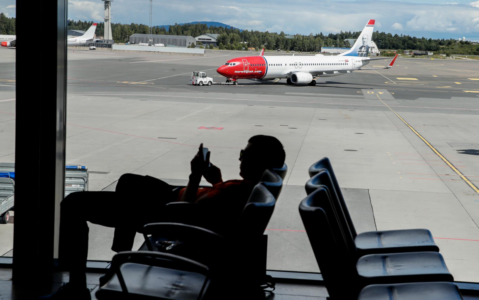 På Oslos flygplats Gardermoen väntas runt 40 flygplan från andra länder landa under onsdagen då Norge öppnar för att turister får komma till landet utan att sättas i karantän. Bild från tidigare i juli.