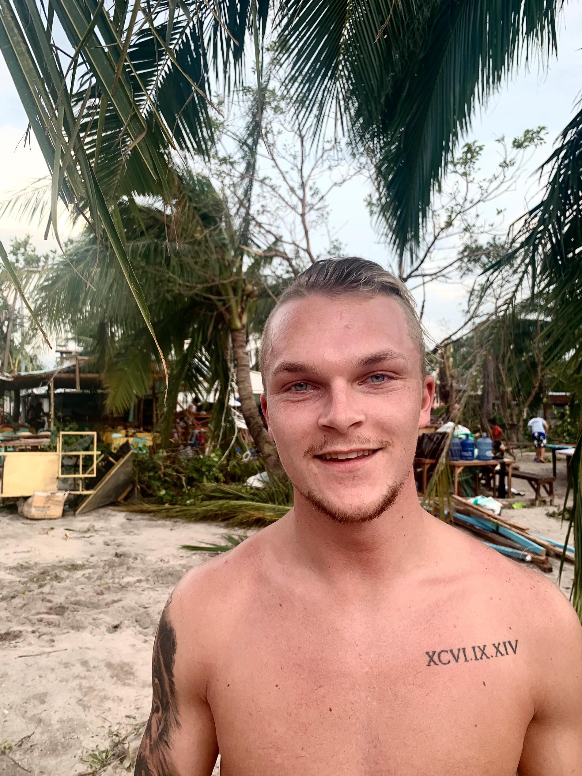 Joel Juhlin, 23, hamnade mitt i ovädret på ön Malapasqua.