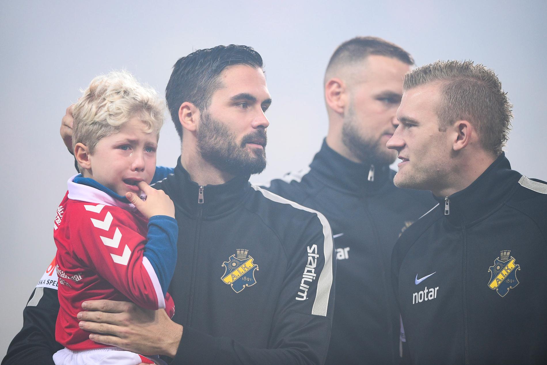 Denni Avdic med Walter innan AIK:s match mot Kalmar.