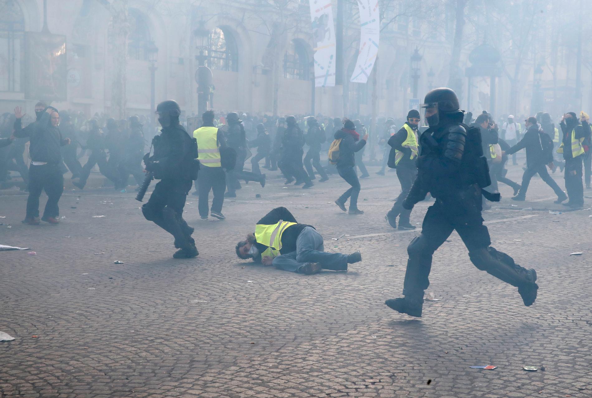 Fransk polis har det senaste halvåret ingripit vid flera av Gula västarnas protester i Frankrike. Arkivbild.