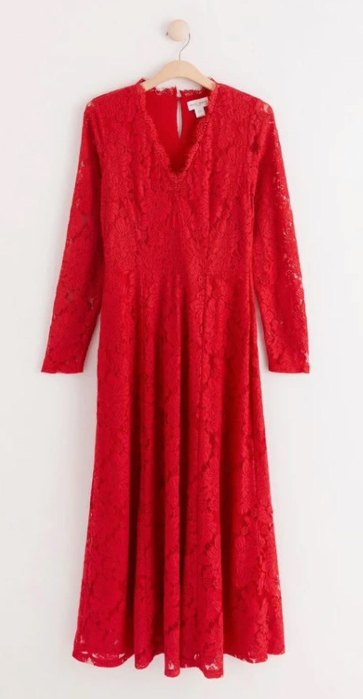 Röd spetsklänning från Lindex.