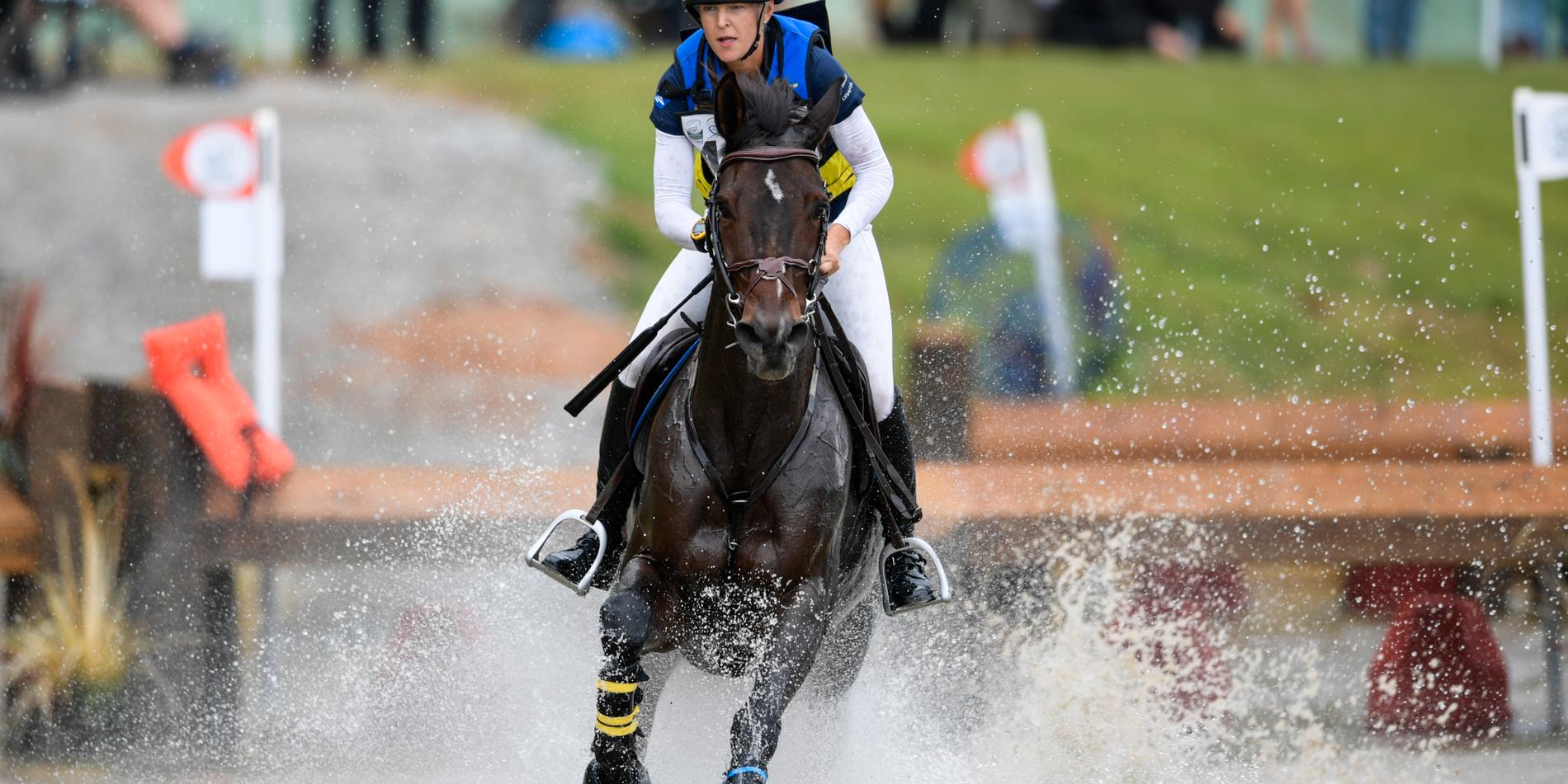 Anna Freskgård och Box Qutie under hästens sista tävlingen vid ryttar-VM i Tyron, USA. Box Qutie haltade illa på ett framben när ekipaget gick i mål.