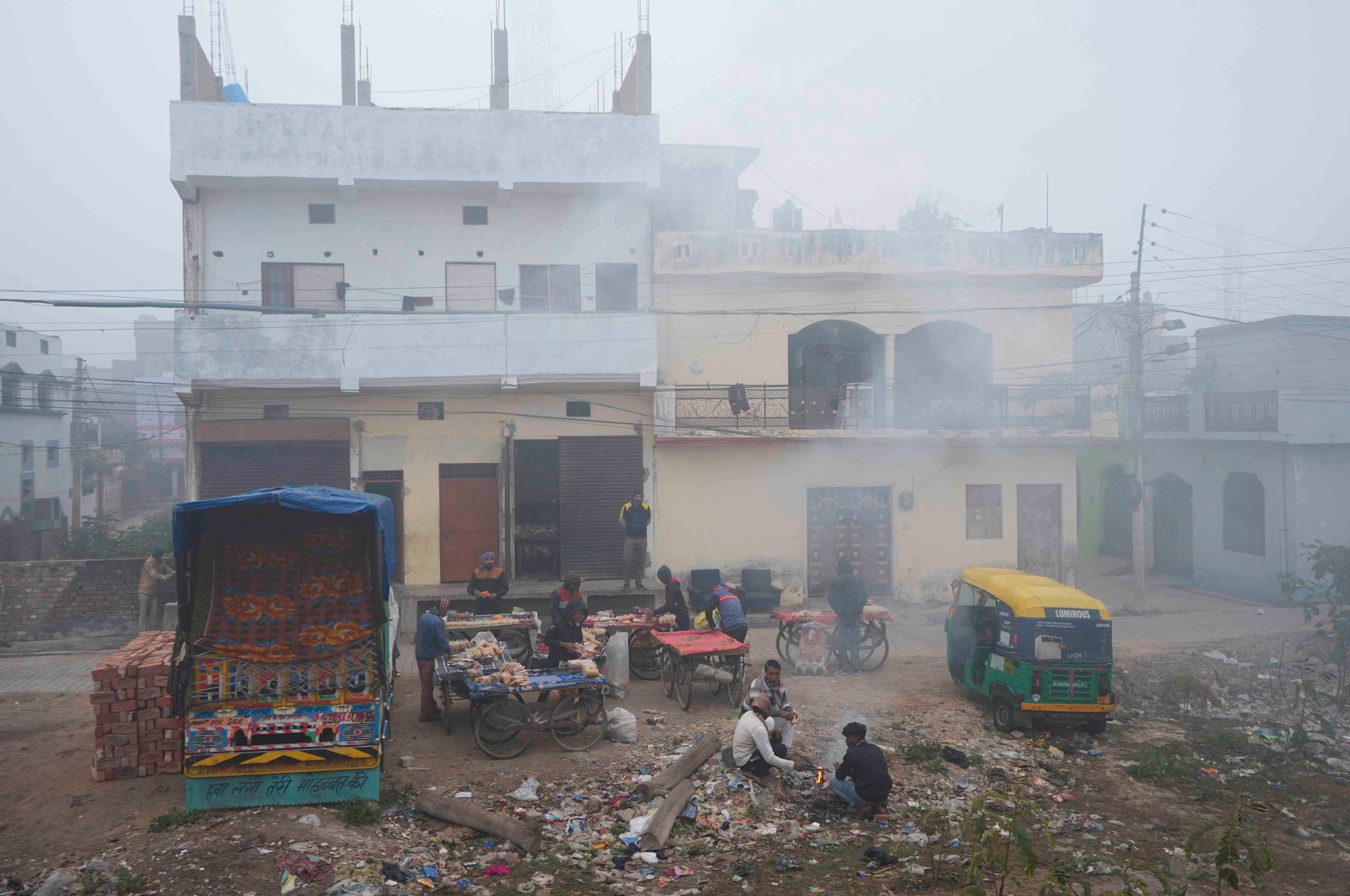 kallt och dimmigt i Lucknow. 