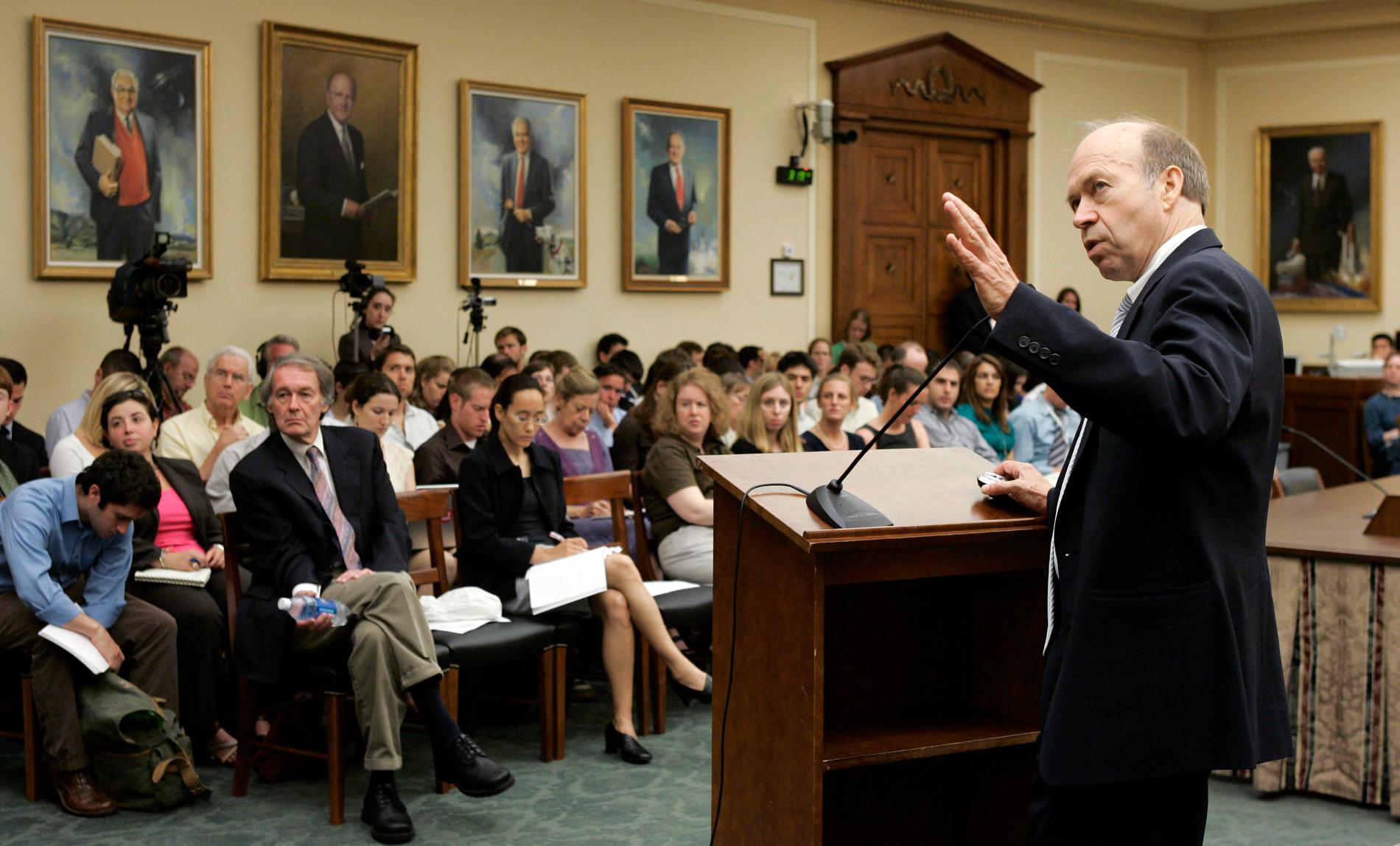 James Hansen håller en föreläsning i Washington, 2008.