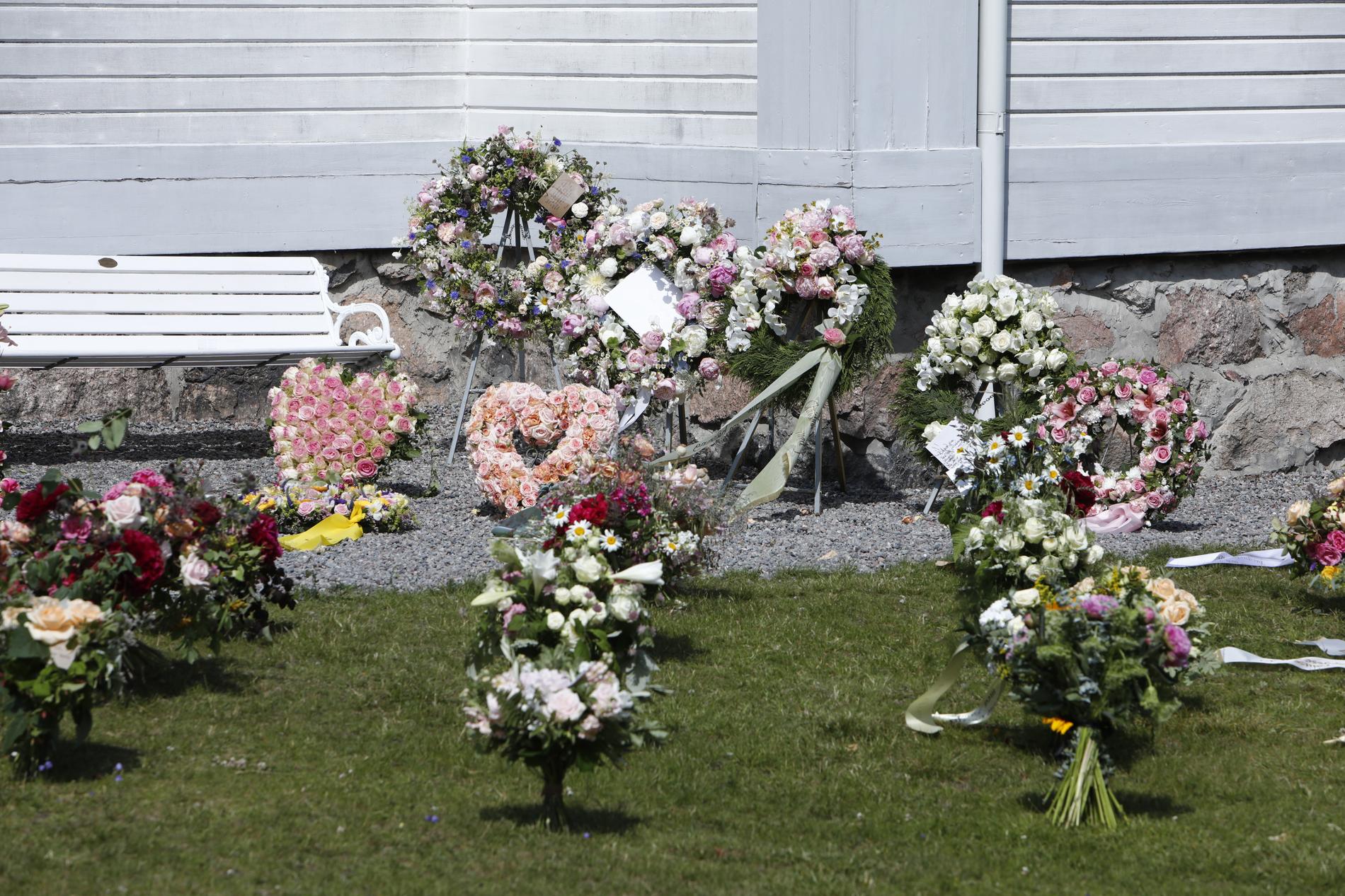 Anki Wallenbergs begravning i Dalarö kyrka .